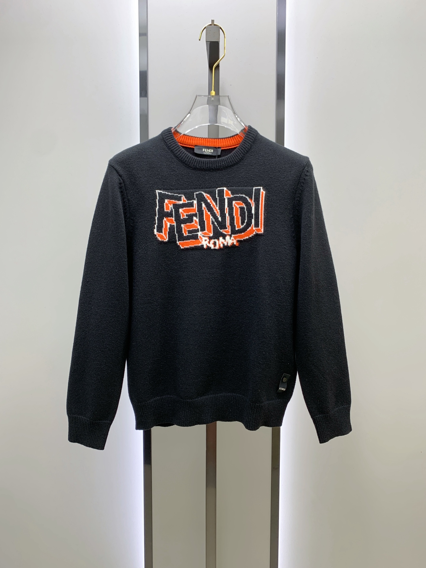 NO:571993,Fendi 25ss Autumn and Winter [New Product] Sweater is exclusively for sale, imported original technical wool worsted!  The fine knitting is integrated, and the color mixed weaving is purely handmade. The grade is extremely high, highlighting the taste and luxury of clothing. The craftsmanship is exquisite!  Customized original craftsmanship threaded upper body, extremely handsome, purchasing agent level counter, same style for men and women, size S-xL,, fendi, sweaters, alexander wang19860909芬迪25ss秋冬【新品】毛衣专供狠货,进口原版科技羊毛精纺！精细针织一体,色彩混织纯手工技艺呈现 档次极高,凸显衣着品味与奢华 工艺精湛！定制原版工艺螺纹上身帅到爆,代购级别专柜男女同款 码数S-xL,,fendi,sweaters,alexander wang,Men's clothing