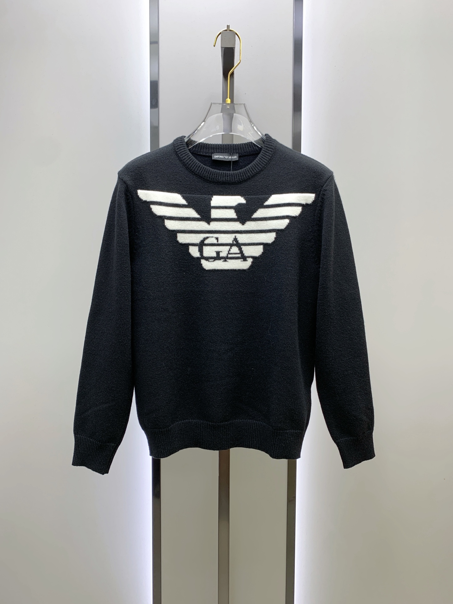 NO:571999,Armani 25ss Autumn and Winter [New Product] Sweater is exclusively for sale, imported original technical wool worsted!  The fine knitting is integrated, and the color mixed weaving is purely handmade. The grade is extremely high, highlighting the taste and luxury of clothing. The craftsmanship is exquisite!  Customized original craftsmanship threaded upper body, extremely handsome, purchasing agent level counter, same style for men and women, size S-XL, armani, sweaters, alexander wang19860909阿玛尼25ss秋冬【新品】毛衣专供狠货,进口原版科技羊毛精纺！精细针织一体,色彩混织纯手工技艺呈现 档次极高,凸显衣着品味与奢华 工艺精湛！定制原版工艺螺纹上身帅到爆,代购级别专柜男女同款 码数S-XL,,armani,sweaters,alexander wang,Men's clothing