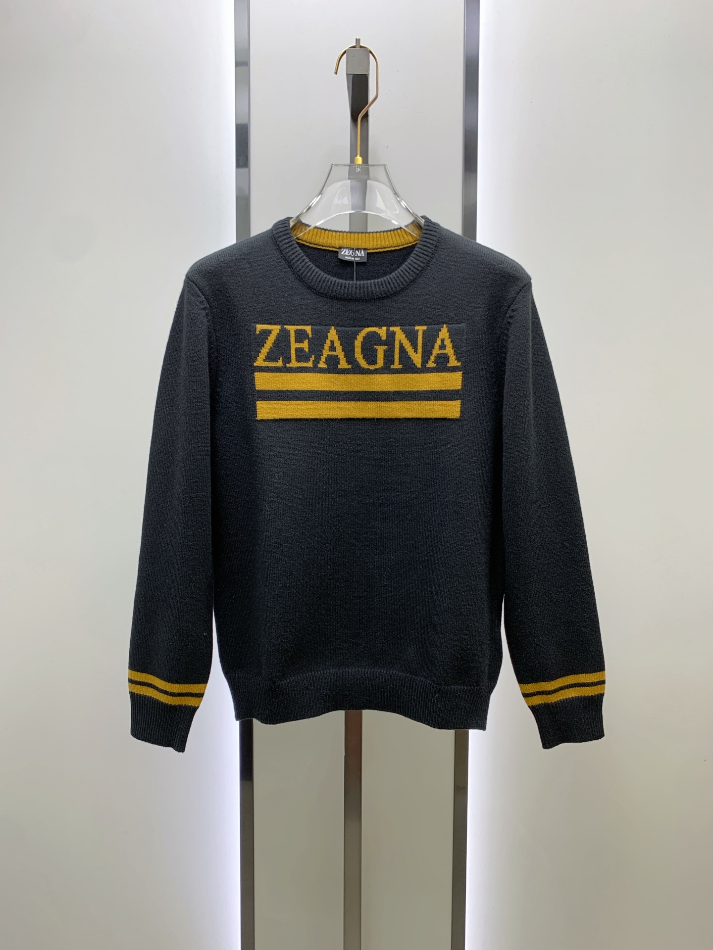 NO:572005,Ermenegildo Zegna 25ss Autumn and Winter [New Product] Sweater is exclusively for sale, imported original technical wool worsted!  The fine knitting is integrated, and the color mixed weaving is purely handmade. The grade is extremely high, highlighting the taste and luxury of clothing. The craftsmanship is exquisite!  Customized original craftsmanship threaded upper body, extremely handsome, purchasing agent level counter, same style for men and women, size S-XL,,zegna,sweaters,alexander wang19860909杰尼亚25ss秋冬【新品】毛衣专供狠货,进口原版科技羊毛精纺！精细针织一体,色彩混织纯手工技艺呈现 档次极高,凸显衣着品味与奢华 工艺精湛！定制原版工艺螺纹上身帅到爆,代购级别专柜男女同款 码数S-XL,,zegna,sweaters,alexander wang,Men's clothing