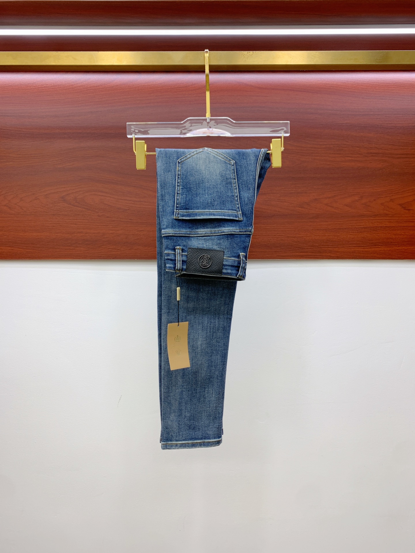 NO:571978,Burberry [new product] high-end exclusive sale 25SS four-season super hot street jeans series, exclusive and grand launch, original customized high-end quality fabrics, customized hardware version, slim tailoring, stretchy fabric, micro-elastic upper body, super comfortable, must-have item!  Counter sizes 29-38 (no 35, no 37),,burberry,jeans,alexander wang19860909巴宝莉【新品】高端独家发售 25SS四季款超燃炸街系列之最牛仔裤 独家隆重推出 原版定制高端品质面料 定制五金版型修身剪裁 面料带弹力 微弹上身舒适度超高 必爆单品！专柜尺码29-38（无35无37）,,burberry,jeans,alexander wang,Men's clothing