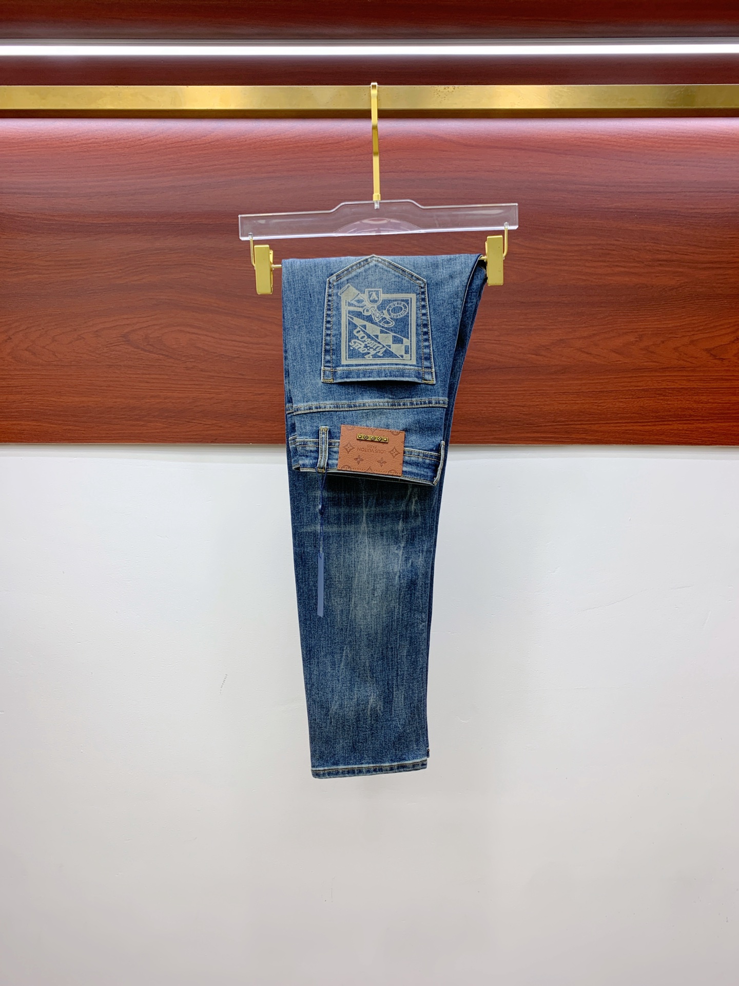 NO:571986,LV [New Product] High-end Exclusive Sale 25SS Four Seasons Super Burning Street Jeans Series Exclusively and Grandly Launched Original Customized High-Quality Fabric Customized Hardware Slim Tailoring Fabric with Elasticity Micro-Stretch Upper Body Highly Comfortable A Must-Have Item!  Counter sizes 29-38 (no 35, no 37),,louis vuitton,jeans,alexander wang19860909LV【新品】高端独家发售 25SS四季款超燃炸街系列之最牛仔裤 独家隆重推出 原版定制高端品质面料 定制五金版型修身剪裁 面料带弹力 微弹上身舒适度超高 必爆单品！专柜尺码29-38（无35无37）,,louis vuitton,jeans,alexander wang,Men's clothing