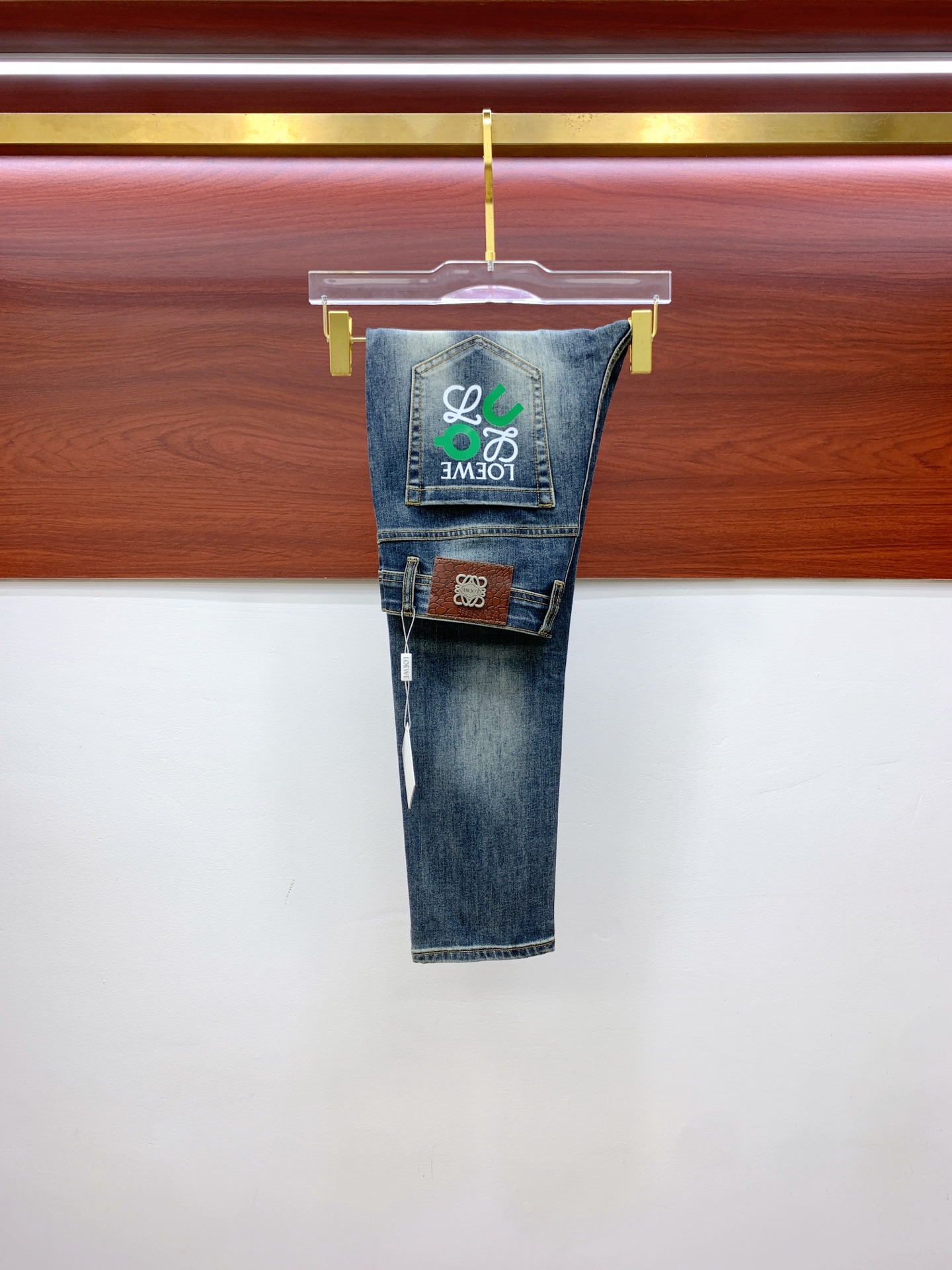 NO:571994,Luo Yiwei [new product] high-end exclusive sale 25SS four seasons super hot street series of the most jeans, exclusive and grand launch, original customized high-end quality fabrics, customized hardware version, slim tailoring, fabrics with elasticity, micro-elastic upper body, super comfortable, must-have item!  Counter sizes 29-38 (no 35, no 37),,loewe,jeans,alexander wang19860909罗意威【新品】高端独家发售 25SS四季款超燃炸街系列之最牛仔裤 独家隆重推出 原版定制高端品质面料 定制五金版型修身剪裁 面料带弹力 微弹上身舒适度超高 必爆单品！专柜尺码29-38（无35无37）,,loewe,jeans,alexander wang,Men's clothing