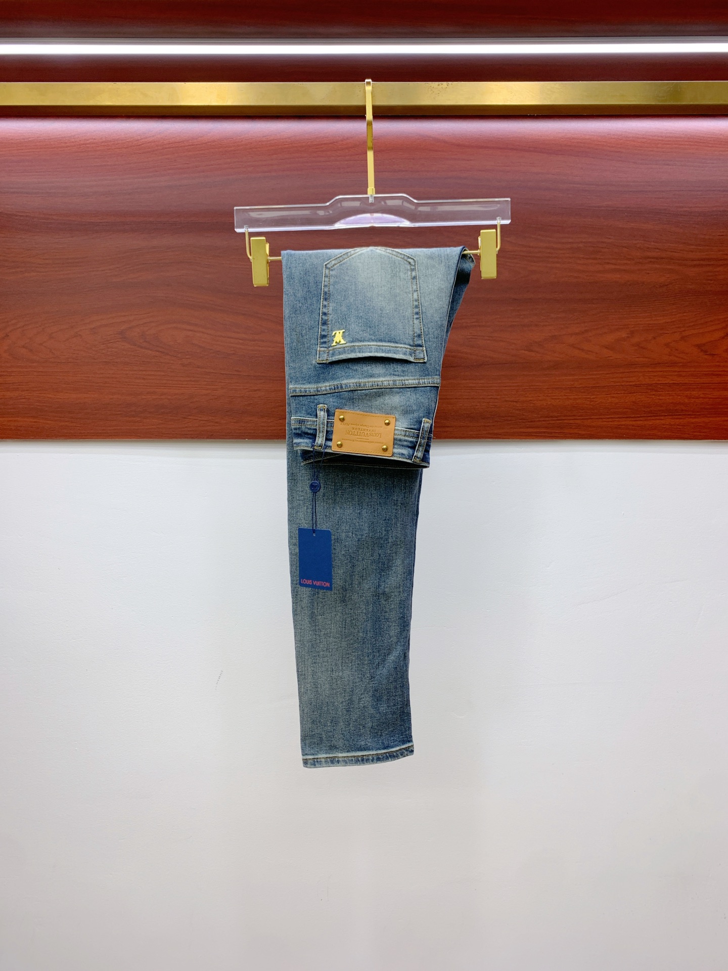 NO:572015,LV [New Product] High-end Exclusive Sale 25SS Four Seasons Super Burning Street Jeans Series Exclusively and Grandly Launched Original Customized High-Quality Fabric Customized Hardware Slim Tailoring Fabric with Elasticity Micro-Stretch Upper Body Highly Comfortable A Must-Have Item!  Counter sizes 29-38 (no 35, no 37),,louis vuitton,jeans,alexander wang19860909LV【新品】高端独家发售 25SS四季款超燃炸街系列之最牛仔裤 独家隆重推出 原版定制高端品质面料 定制五金版型修身剪裁 面料带弹力 微弹上身舒适度超高 必爆单品！专柜尺码29-38（无35无37）,,louis vuitton,jeans,alexander wang,Men's clothing