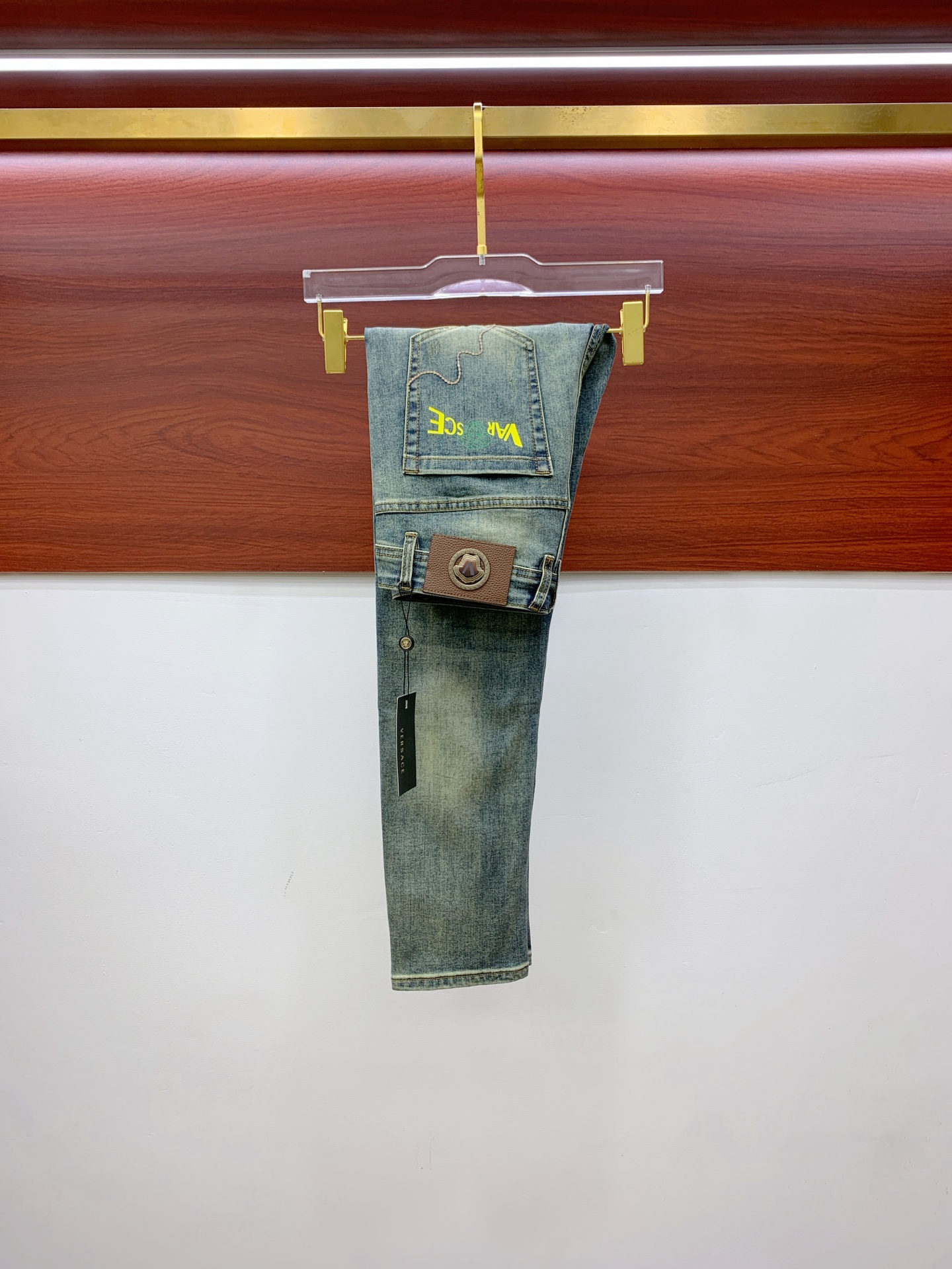 NO:571992,Versace [New Product] High-end Exclusive Sale 25SS Four Seasons Super Burning Street Series Jeans Exclusively and Grandly Launched Original Customized High-Quality Fabric Customized Hardware Slim Tailoring Fabric with Elasticity Micro-Stretch Upper Body Highly Comfortable A Must-Have Product!  Counter sizes 29-38 (no 35, no 37),,versace,jeans,alexander wang19860909范思哲【新品】高端独家发售 25SS四季款超燃炸街系列之最牛仔裤 独家隆重推出 原版定制高端品质面料 定制五金版型修身剪裁 面料带弹力 微弹上身舒适度超高 必爆单品！专柜尺码29-38（无35无37）,,versace,jeans,alexander wang,Men's clothing