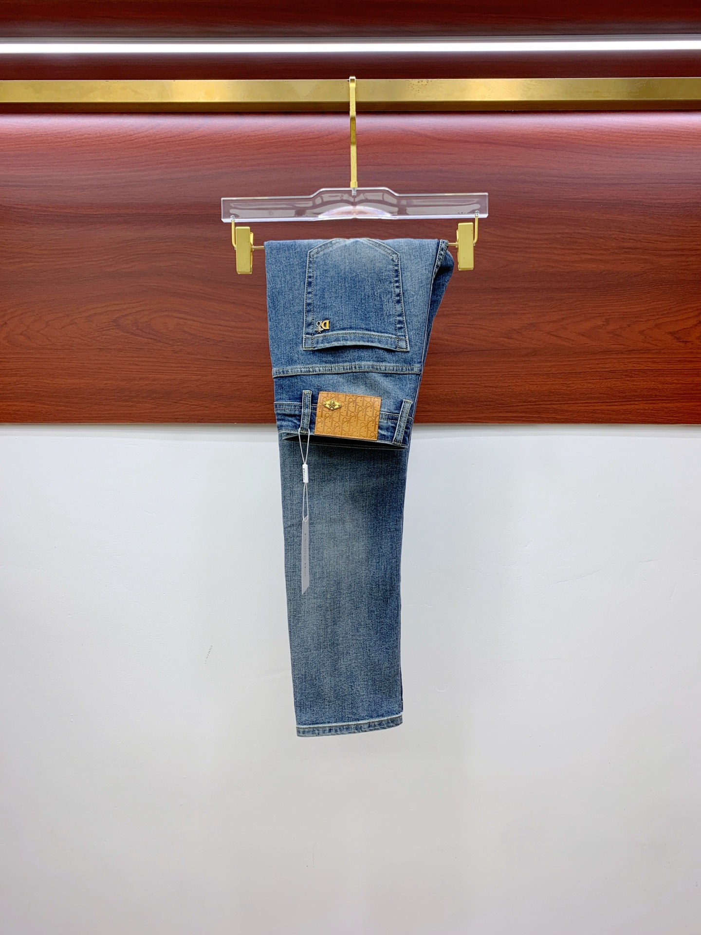 NO:572004,Dior [New Product] High-end Exclusive Sale 25SS Four Seasons Super Burning Street Jeans Series Exclusively and Grandly Launched Original Customized High-Quality Fabric Customized Hardware Version Slim Tailoring Fabric with Elasticity Micro-Stretch Upper Body Highly Comfortable A Must-Have Item!  Counter sizes 29-38 (no 35, no 37), dior, jeans, alexander wang19860909迪奥【新品】高端独家发售 25SS四季款超燃炸街系列之最牛仔裤 独家隆重推出 原版定制高端品质面料 定制五金版型修身剪裁 面料带弹力 微弹上身舒适度超高 必爆单品！专柜尺码29-38（无35无37）,,dior,jeans,alexander wang,Men's clothing