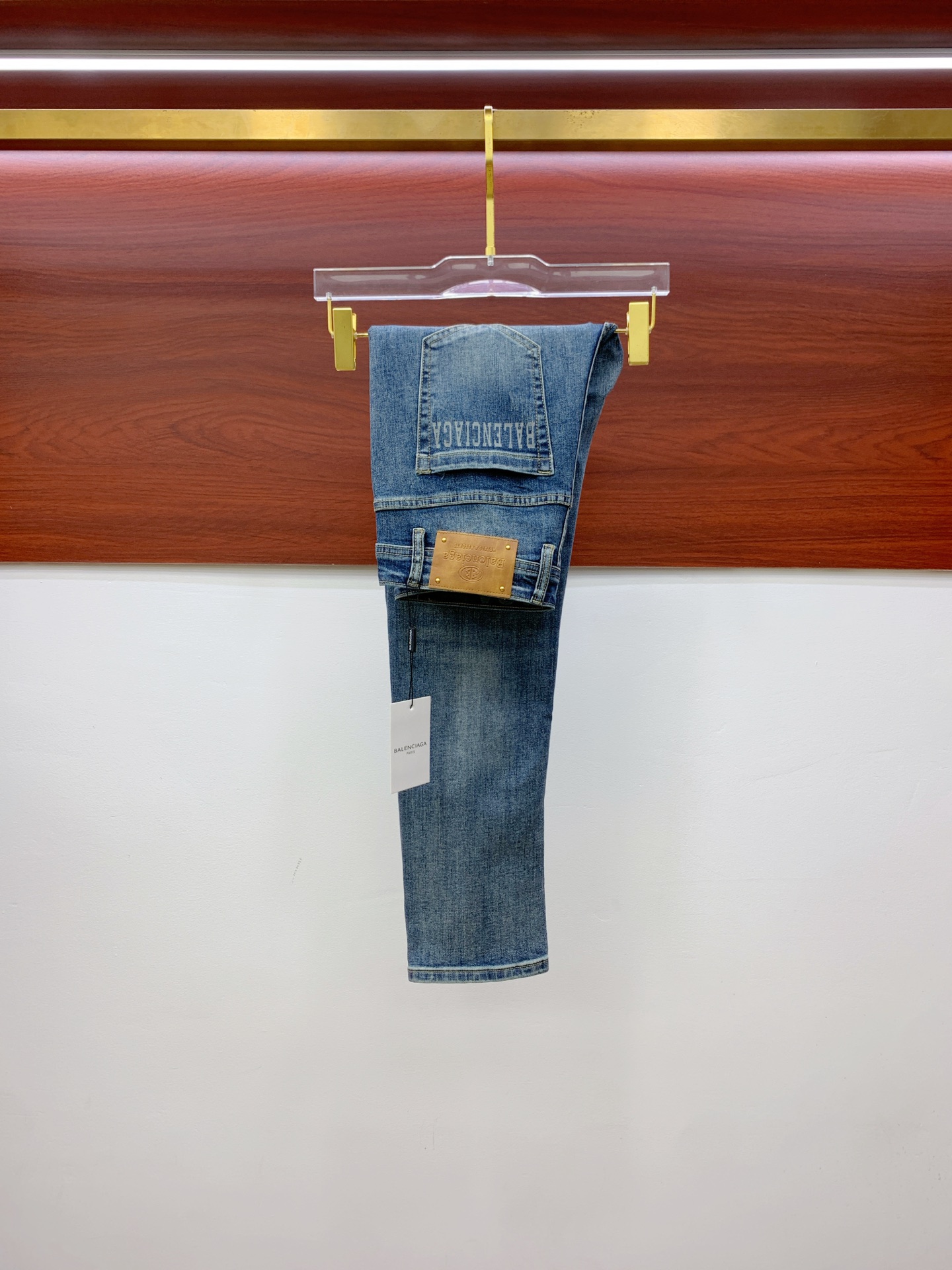 NO:572010,Balenciaga [New Product] High-end Exclusive Sale 25SS Four Seasons Super Burning Street Series Jeans Exclusively and Grandly Launched Original Customized High-Quality Fabric Customized Hardware Slim Tailoring Fabric with Elasticity Micro-Stretch Upper Body Highly Comfortable A Must-Have Product!  Counter sizes 29-38 (no 35, no 37),,balenciaga,jeans,alexander wang19860909巴黎世家【新品】高端独家发售 25SS四季款超燃炸街系列之最牛仔裤 独家隆重推出 原版定制高端品质面料 定制五金版型修身剪裁 面料带弹力 微弹上身舒适度超高 必爆单品！专柜尺码29-38（无35无37）,,balenciaga,jeans,alexander wang,Men's clothing