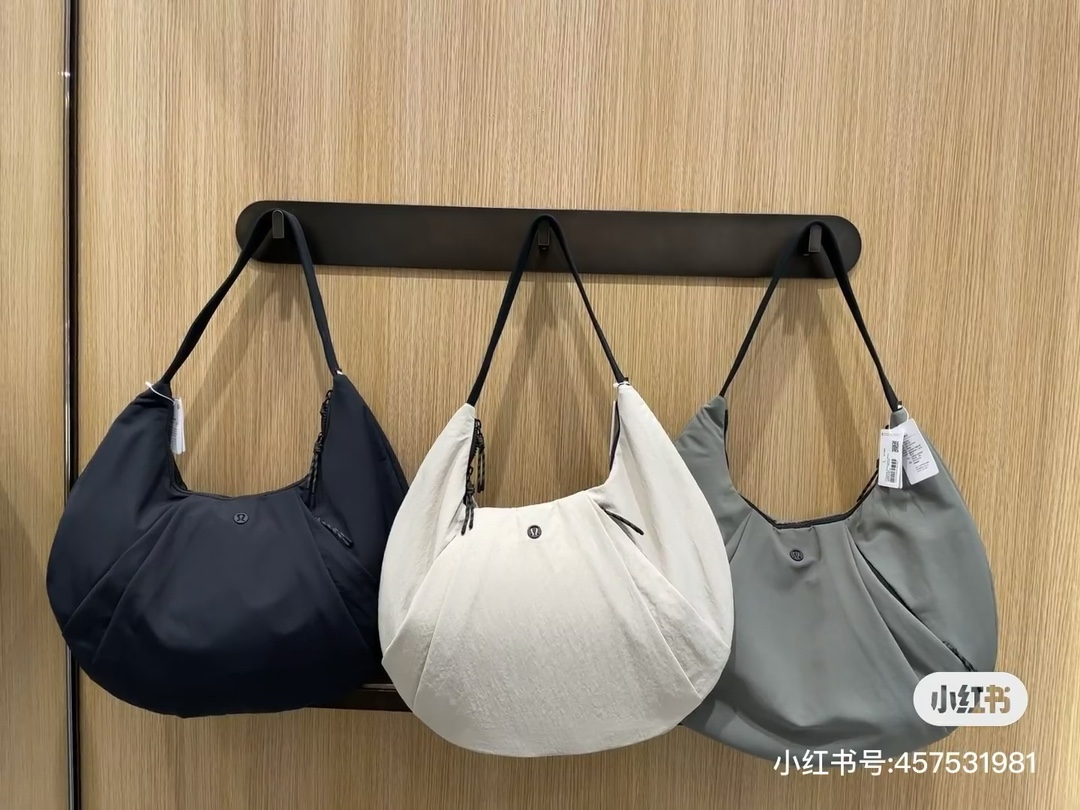 Lululemon pleated shoulder bag 10L最新色牛角包🥐终于出货啦❗️❗️ 8