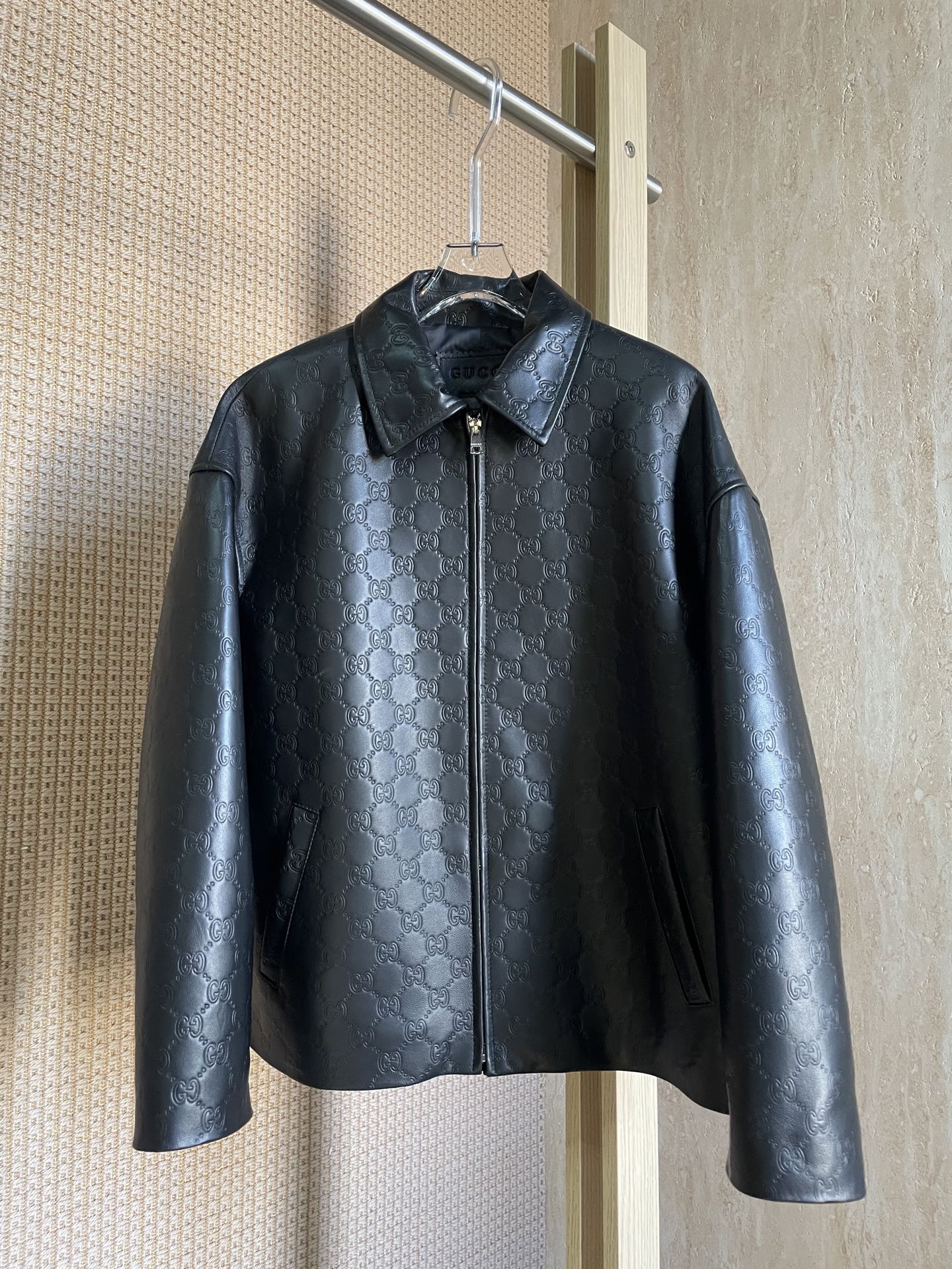 NO:702591,NEW! Gucci new SIZE: S-L M size shoulder width 48, sleeve length 54, chest 106, length 62, Gucci-clothing, gucci,19860909NEW!古驰新款 SIZE: S-L M码肩宽48,袖长54,胸围106,衣长62,古驰-服装,gucci,,Women's clothing