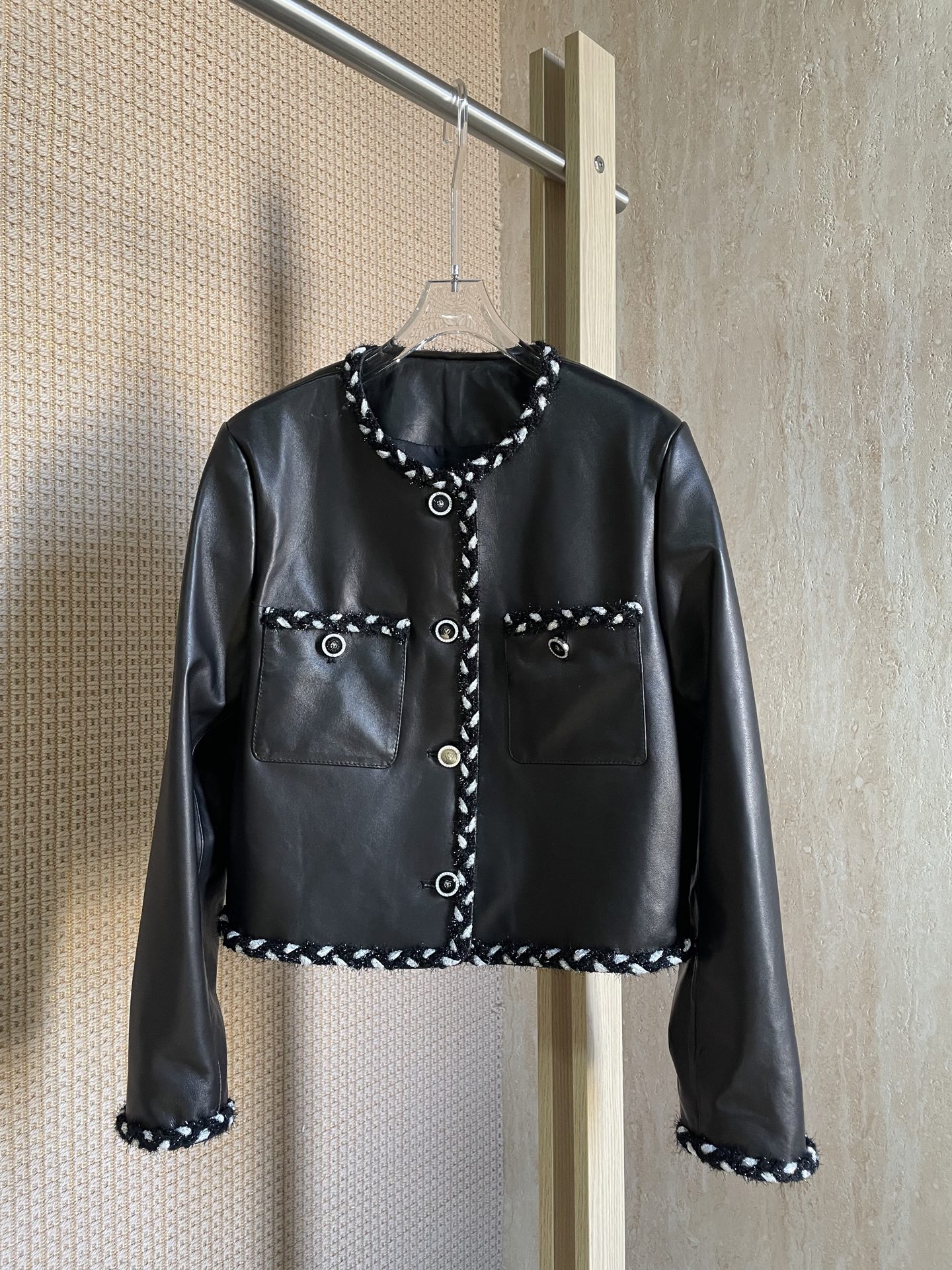 NO:702561,NEW! Chanel new SIZE: S-L M size shoulder width 43, sleeve length 60, bust 104, dress length 51, Chanel-clothing, chanel,19860909NEW!香奈儿新款 SIZE: S-L M码肩宽43,袖长60,胸围104,衣长51,香奈儿-服装,chanel,,Women's clothing