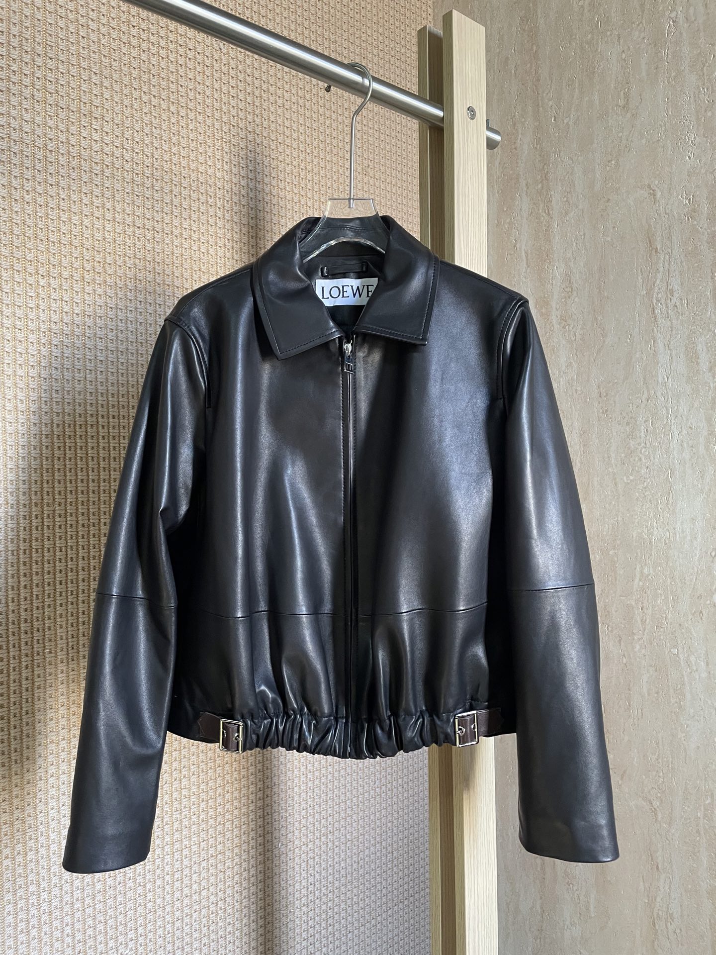 NO:702563,NEW!LO*WE new size SIZE: S-XL XL size shoulder width 44, sleeve length 56, chest 112, length 60, Loewe-clothing, loewe,19860909NEW!LO*WE新款 SIZE: S-XL XL码肩宽44,袖长56,胸围112,衣长60,罗意威-服装,loewe,,Women's clothing