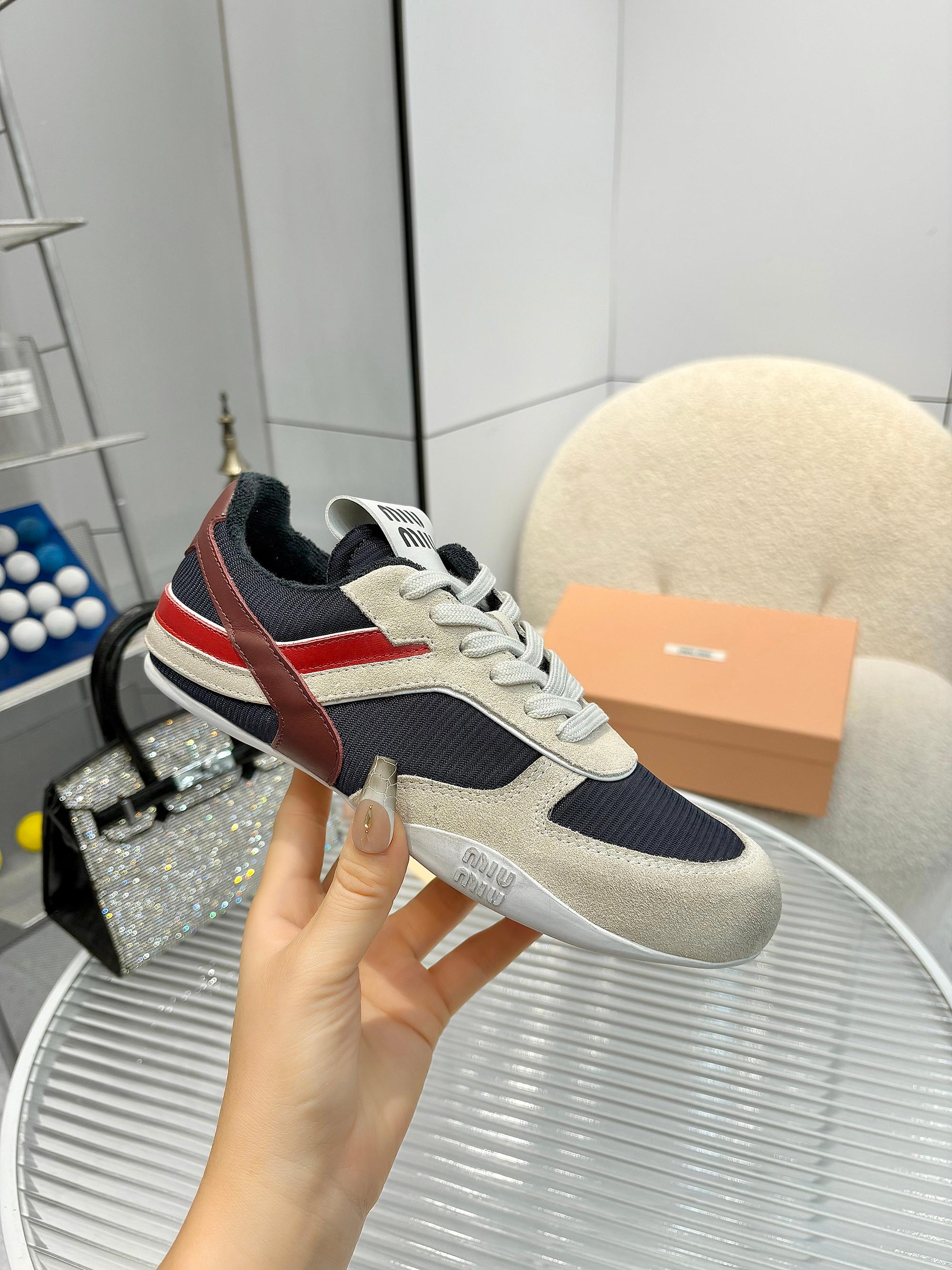 NO:232808,Miumiu breathable mesh casual shoes, new British style lace-up MiuMiu show Candy color splicing   retro old~ dirty shoes Multiple collisions, beautiful and fashionable favorite~ super comfortable to wear, fabric cowhide   cow velvet   imported breathable mesh inner towel cloth, original molded rubber sole size 35-41, casual shoes/sports shoes, miumiu, sneakers, cowhide19860909miumiu缪缪透气网布休闲鞋,新款英伦风系带MiuMiu秀场 糖果色拼接 复古做旧~脏脏鞋 多元对撞,美炸了 时髦精最爱~上脚超级舒服 面料牛皮 牛反绒 进口透气网布 内里毛巾布 大底原版开模橡胶底 码数35-41,休闲鞋/运动鞋,miumiu,sneakers,cowhide,Women's Shoes