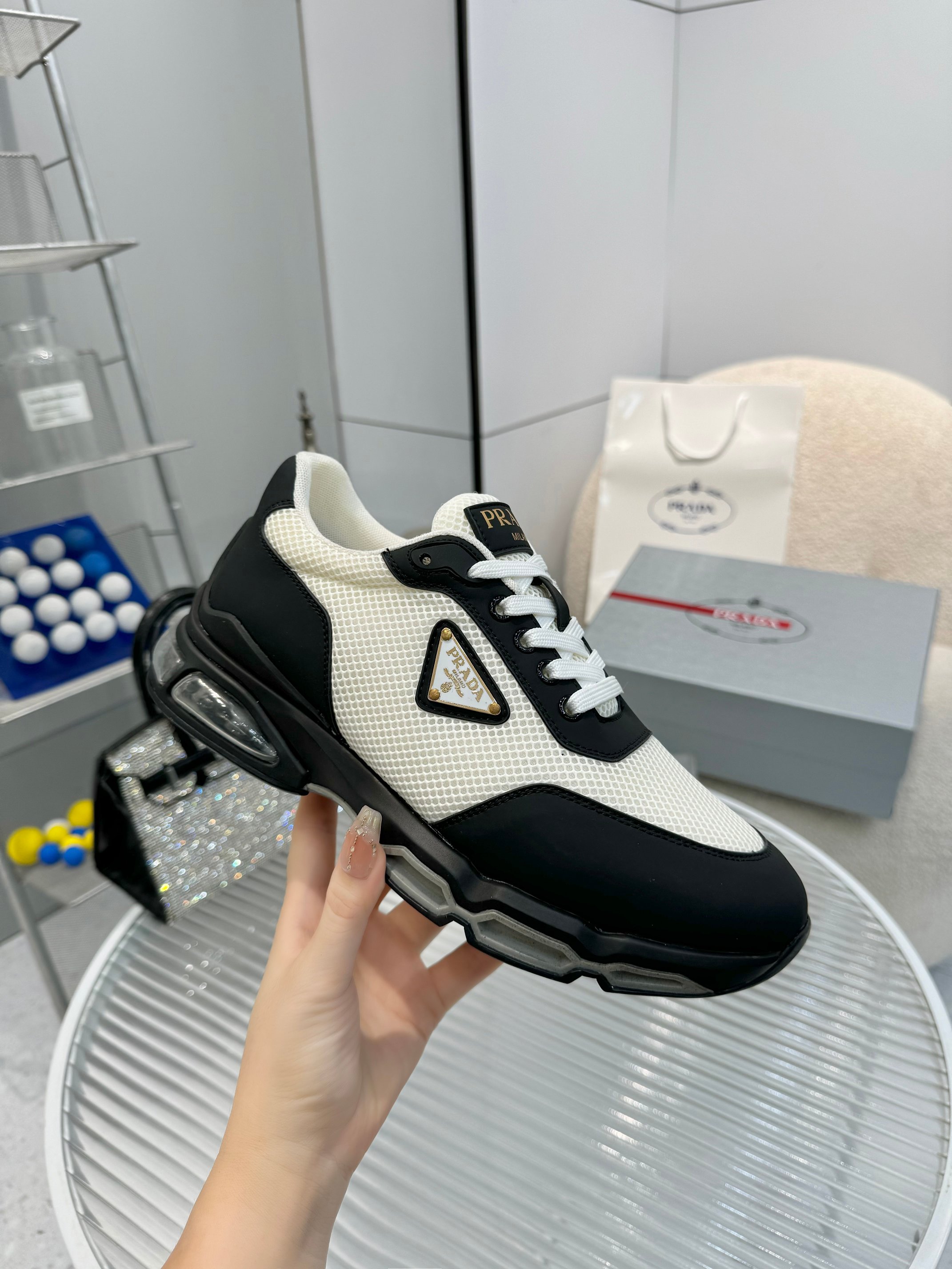 NO:345902,Real price [PRADA] Q elastic air cushion bottom, 1 to 1 replica. The official website of the hot men's shoes shipment has outstanding friction and shock absorption. It is comfortable and excellent in performance. It deserves to have [Fist] Material original cowhide + mesh inner cowhide Sole original air cushion outsole size Men 38-45 (45/46 customized without return or exchange),, prada, prada, cowhide19860909实价【PRADA普拉达】Q弹气垫底,1比1复刻 爆款男鞋出货官网同步具备出众的摩擦力、减震效果,舒适不凡,性能优异,值得拥有[拳头] 材质原版牛皮+网面 内里牛皮 鞋底原版气垫大底 size 男38-45（45/46定做不退不换）,,prada,prada,cowhide,Men's shoes