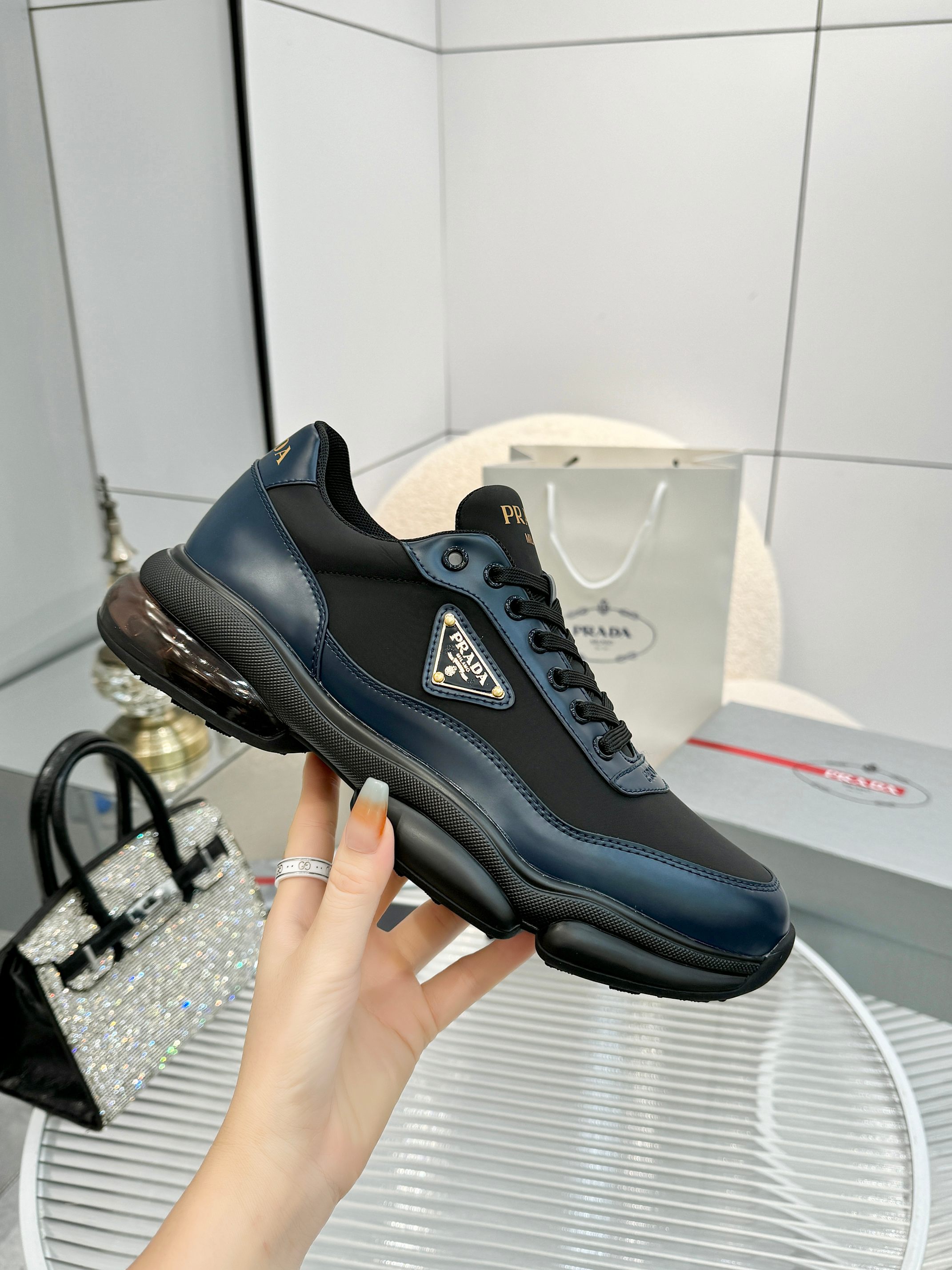 NO:670045,[PRADA] Popular items in men's shoes counter, official website synchronized, top version original cowhide upper + cowhide lining, 11 replica, original original sole [black/blue/brown 3 colors] material cowhide surface cowhide lining original molded outsole size men 38-45 (custom-made 45 non-refundable), casual shoes/sports shoes, prada, prada, sneakers, cowhide19860909【PRADA普拉达】男鞋专柜爆款,官网同步,顶级版本原版牛皮鞋面+牛皮内里,11复刻 ,原厂原版底【黑/蓝/棕 3色】 材质牛皮面 内里牛皮 鞋底原版开模大底 size 男38-45（45定做不退不换）,休闲鞋/运动鞋,prada,prada,sneakers,cowhide,Women's Shoes
