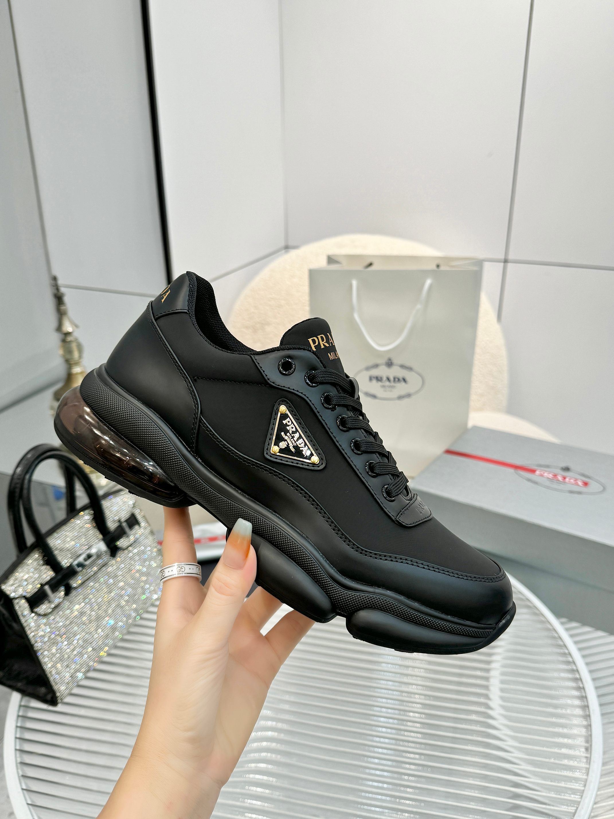 NO:495565,【PRADA Prada】 Men's shoes counter hit, official website synchronization, top version original cowhide upper + cowhide inner lining, 11 replica, original original sole [black/blue/brown 3 colors] material cowhide inner lining cowhide sole original open mold sole size men 38-45 (45 custom made no return or replacement), casual shoes/sports shoes, prada, prada, sneakers, cowhide19860909【PRADA普拉达】男鞋专柜爆款,官网同步,顶级版本原版牛皮鞋面+牛皮内里,11复刻 ,原厂原版底【黑/蓝/棕 3色】 材质牛皮面 内里牛皮 鞋底原版开模大底 size 男38-45（45定做不退不换）,休闲鞋/运动鞋,prada,prada,sneakers,cowhide,Women's Shoes