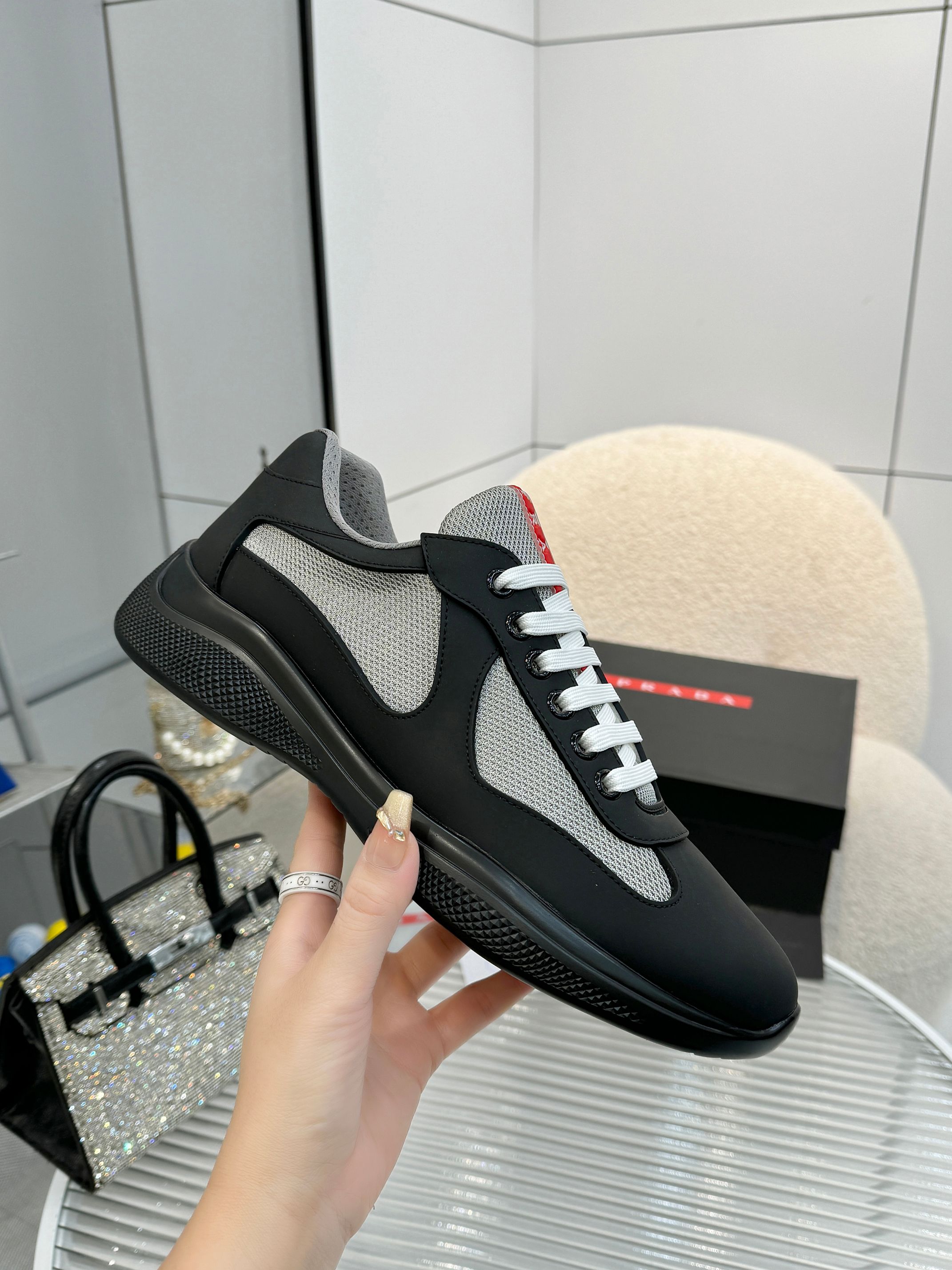 NO:669244,[PRADA] Popular hot-selling official website synchronization, 1:1 high-quality shipments, imported cowhide fabric. Rubber material + cowhide lining, original sole, high-end airplane box packaging, men 38-45 (46.47 custom-made, non-refundable), casual shoes/sports shoes, prada, prada, sneakers, cowhide19860909【PRADA普拉达】 爆款热卖官网同步,1:1高品质出货 进口牛皮面料.胶料+牛皮内里,原厂原版底 高档飞机盒包装 男38-45（46.47定做不退换）,休闲鞋/运动鞋,prada,prada,sneakers,cowhide,Women's Shoes