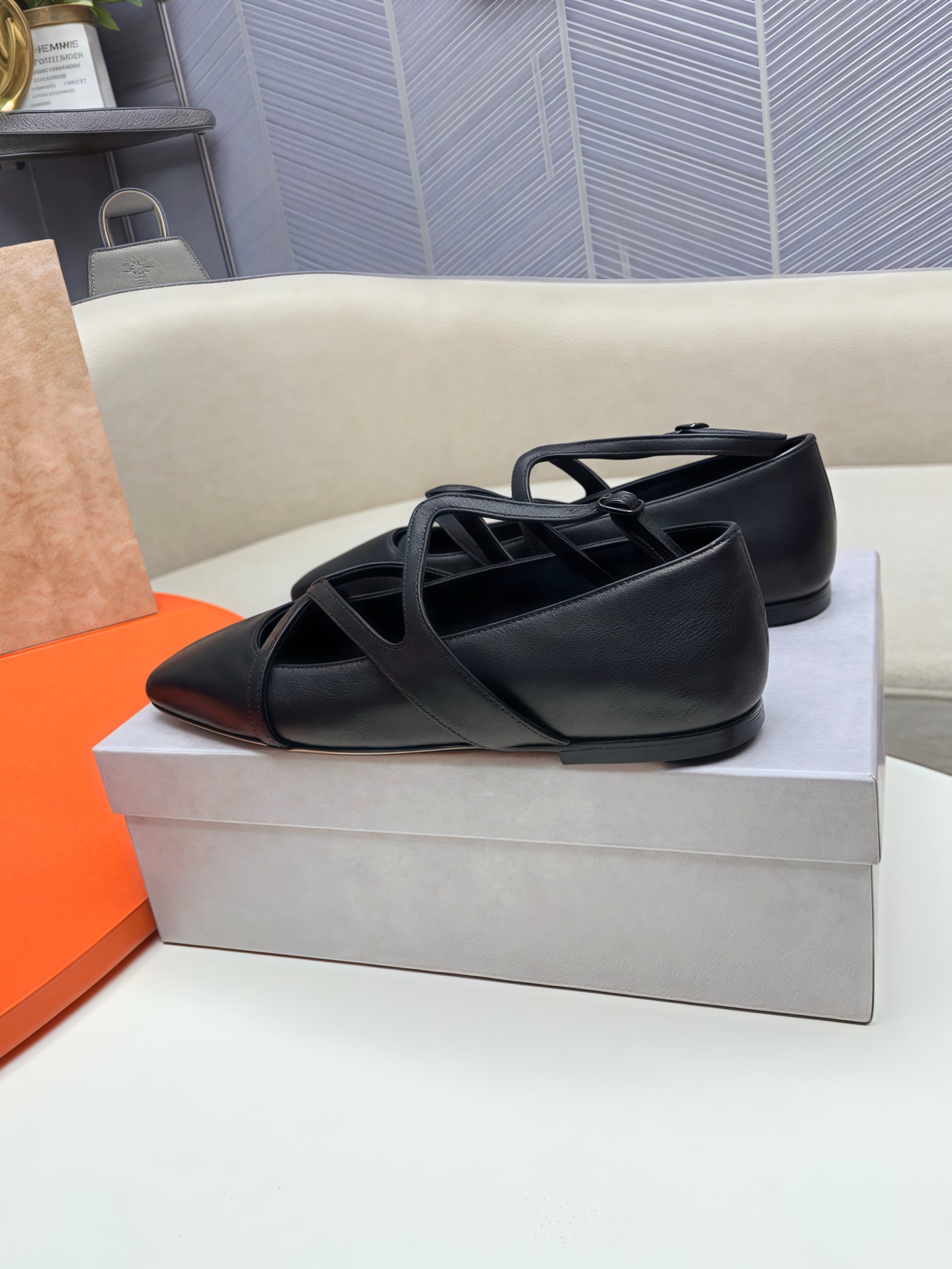 Jimmy Choo ELME FLAT Ballet Shoes in Black and Silver, VIP Offer at $663. - 图片 5