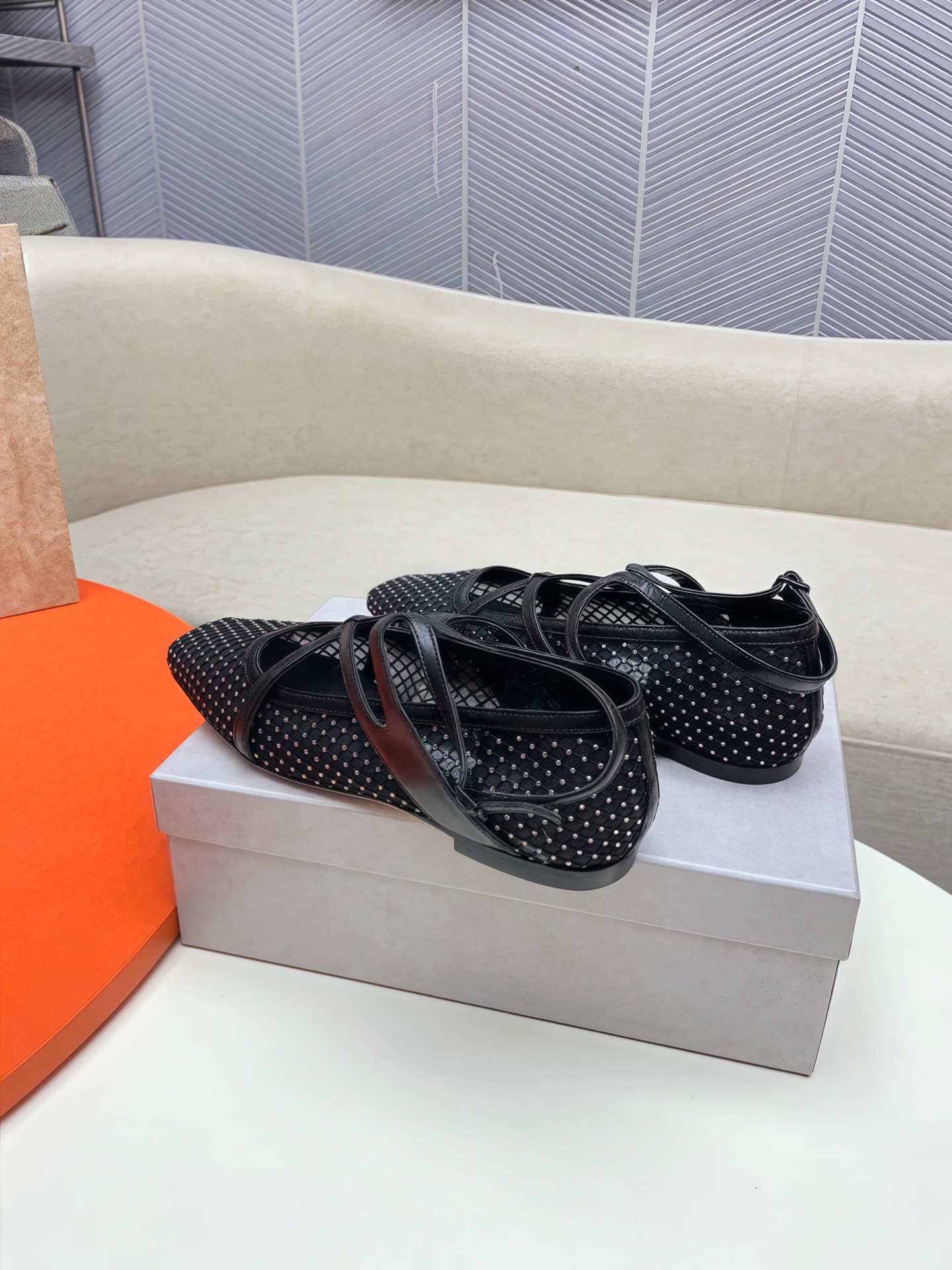 Jimmy Choo ELME FLAT Ballet Shoes: Luxe Black Lambskin, Flash Silver, Net Drill. - 图片 5