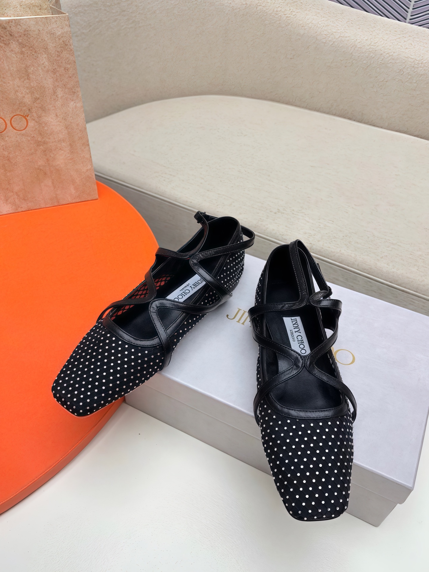 Jimmy Choo ELME FLAT Ballet Shoes: Luxe Black Lambskin, Flash Silver, Net Drill. - 图片 4
