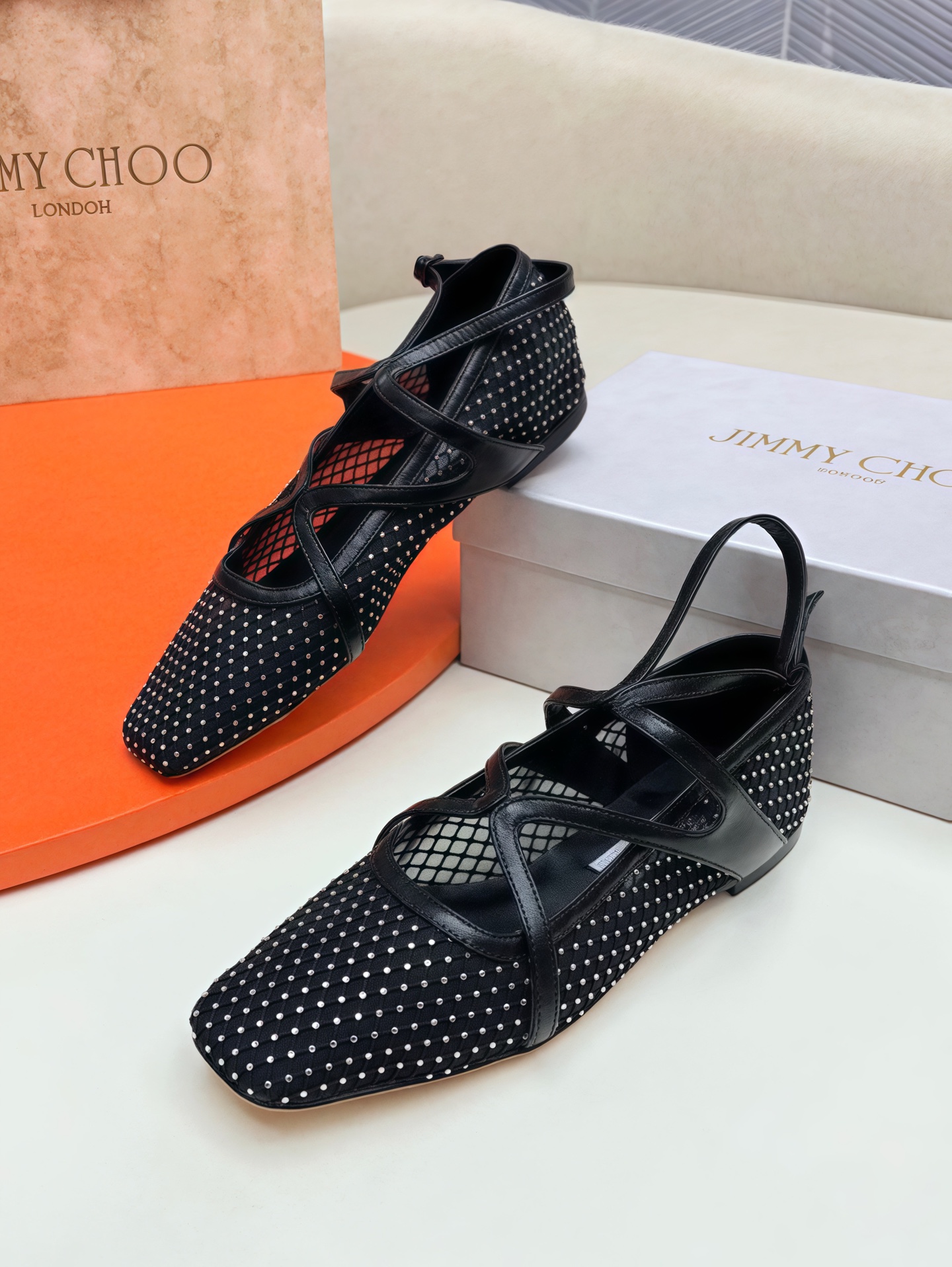 Jimmy Choo ELME FLAT Ballet Shoes: Luxe Black Lambskin, Flash Silver, Net Drill. - 图片 2