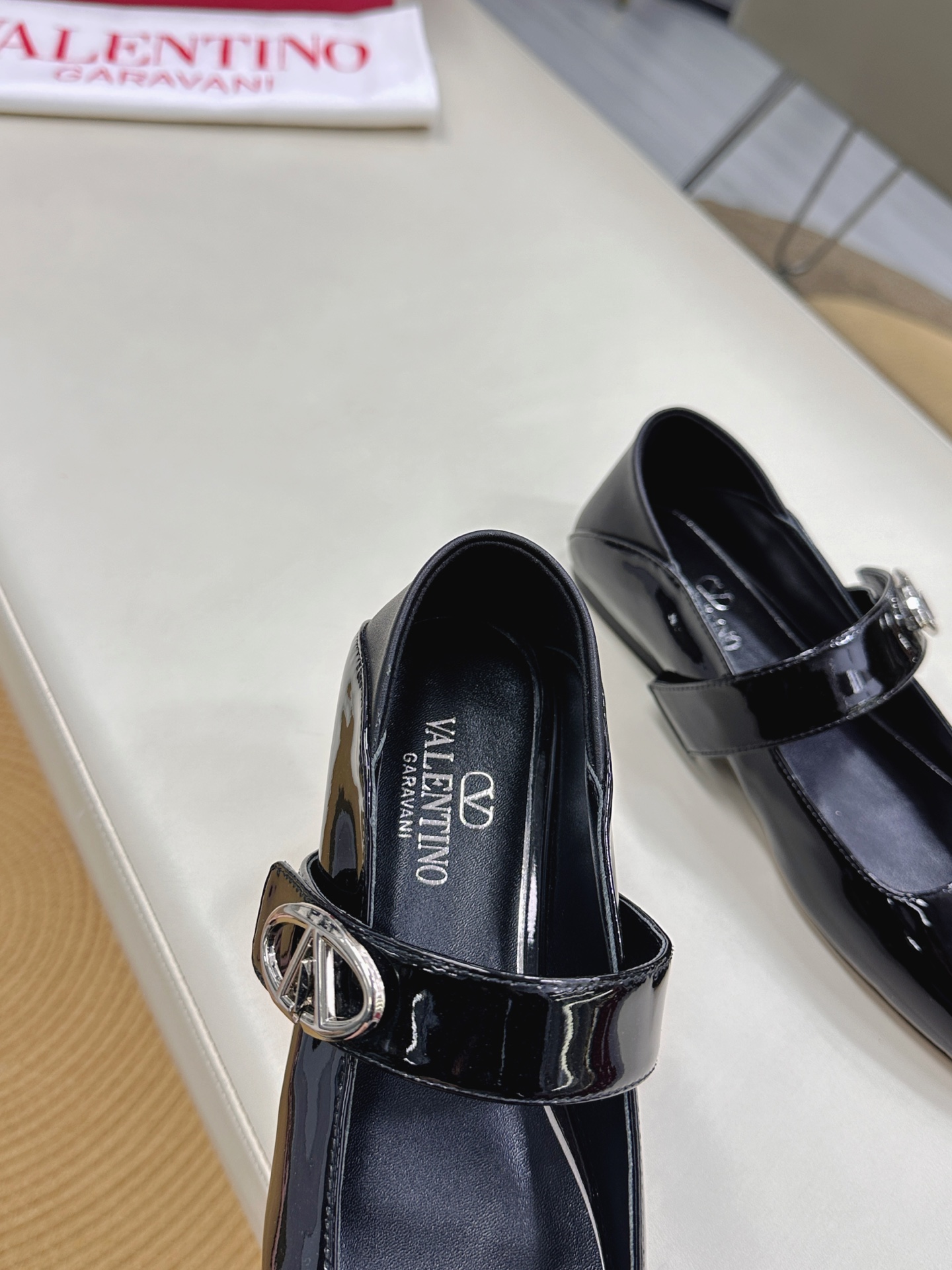 Valentino Garavani Ballet Shoes Collection: Classic Rockstuds Meet Balletcore Trend - 图片 7