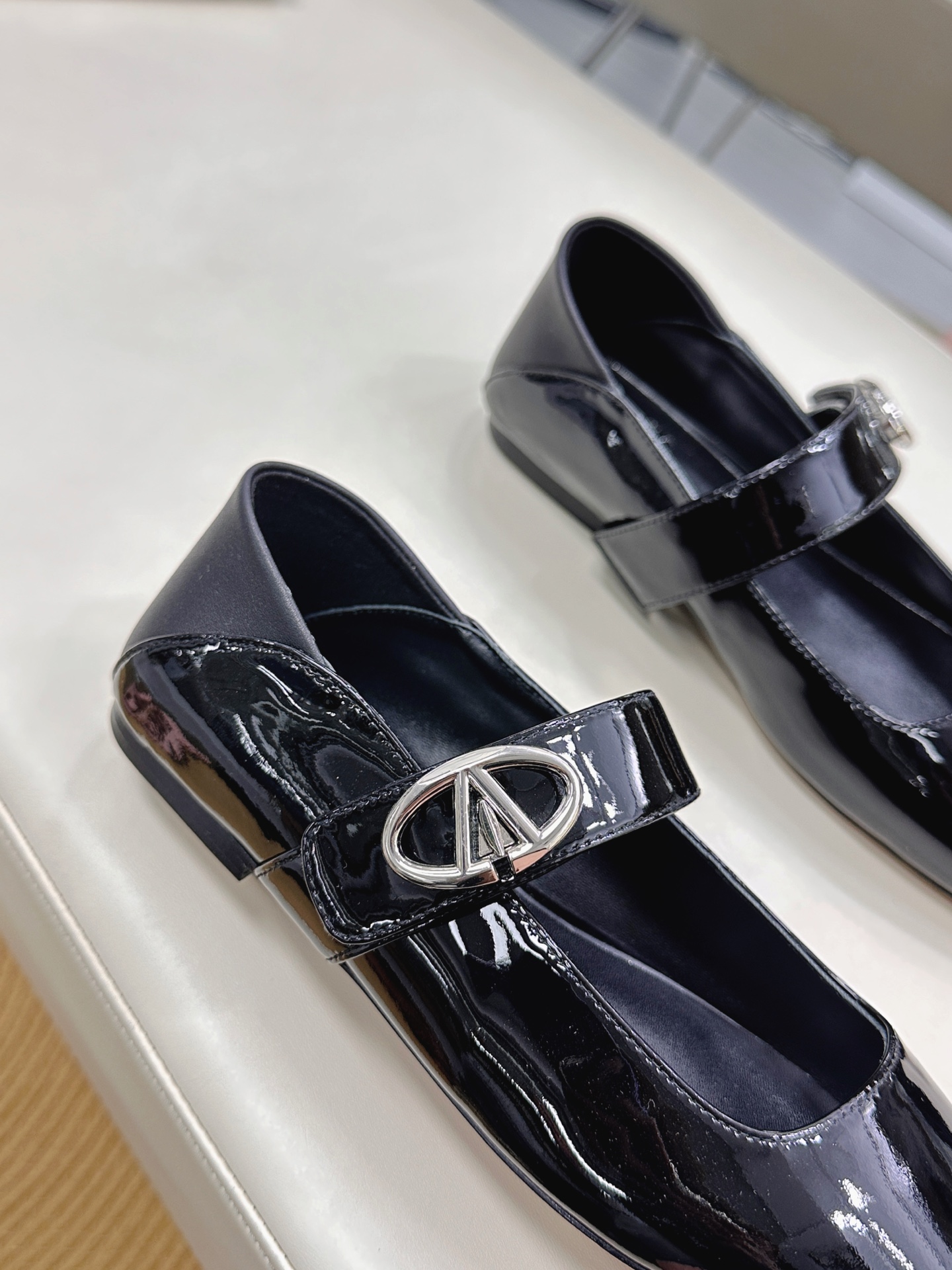 Valentino Garavani Ballet Shoes Collection: Classic Rockstuds Meet Balletcore Trend - 图片 6
