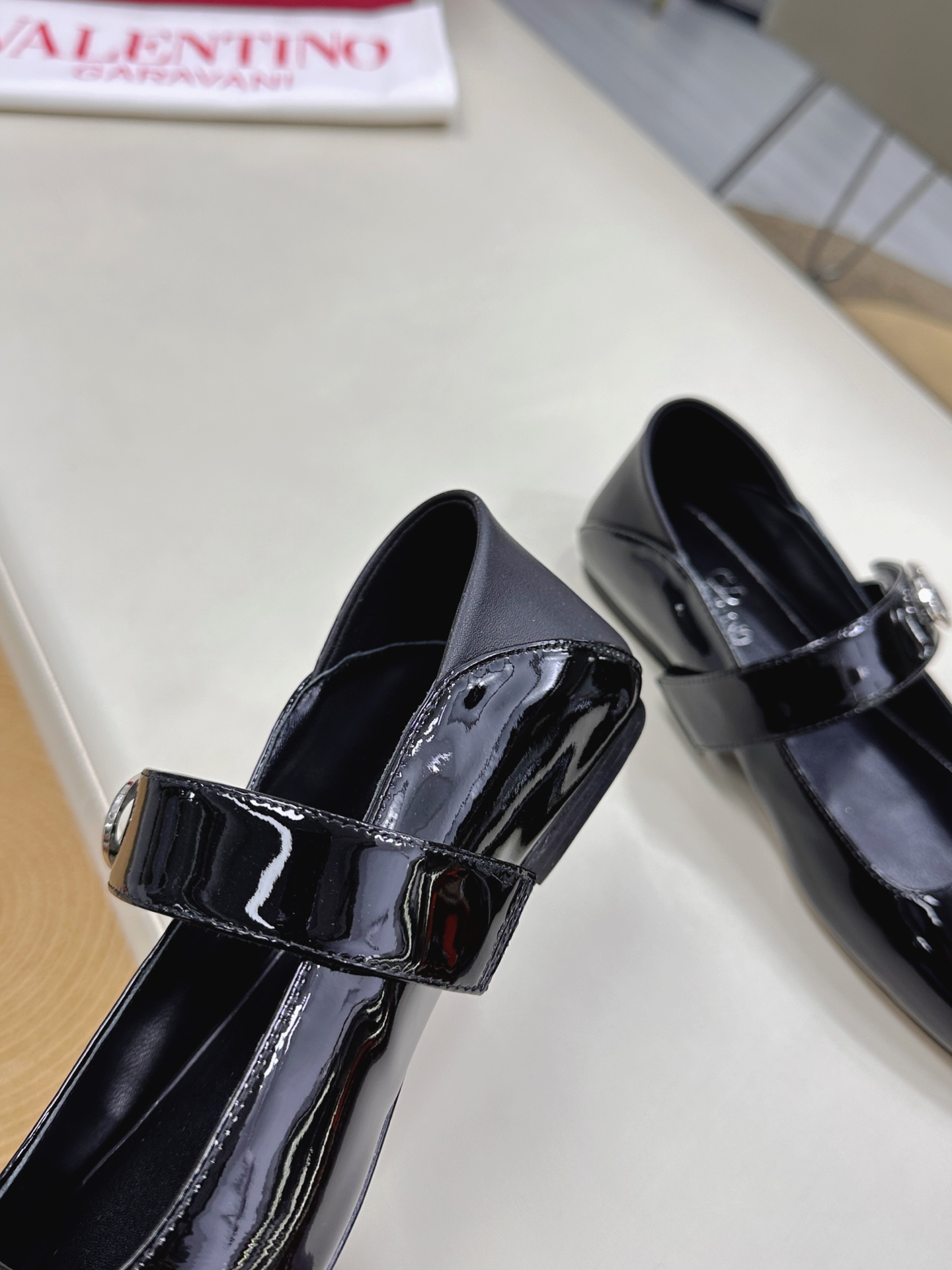Valentino Garavani Ballet Shoes Collection: Classic Rockstuds Meet Balletcore Trend - 图片 9