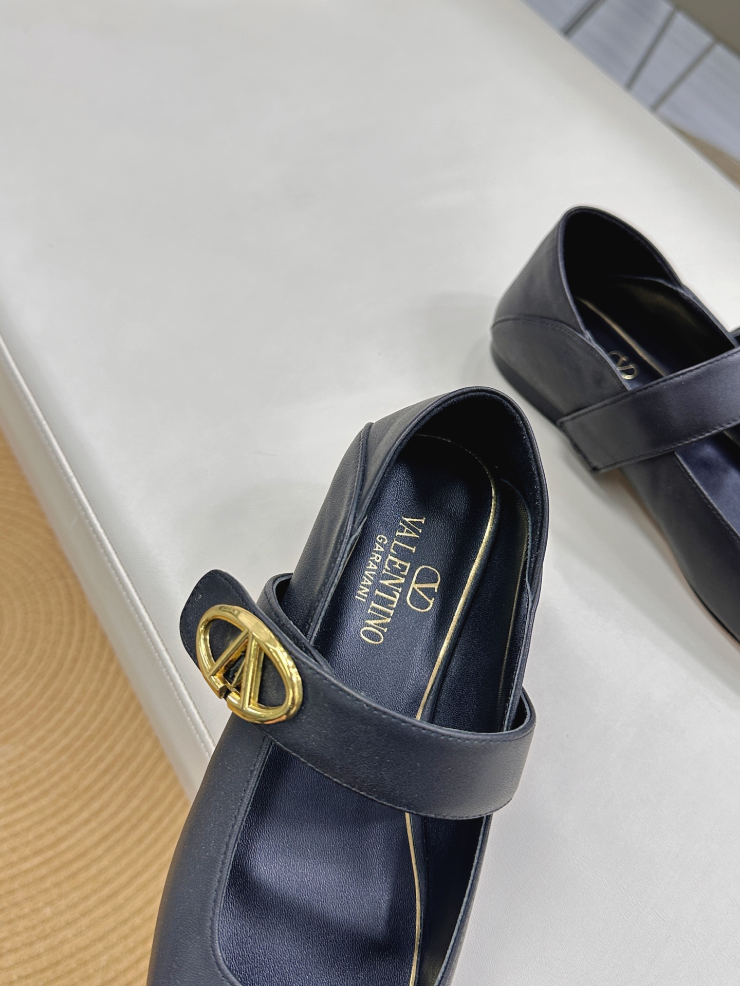 Valentino Garavani Ballet Shoes Collection Featuring Rockstud Design – Elegant and Stylish Integration - 图片 8