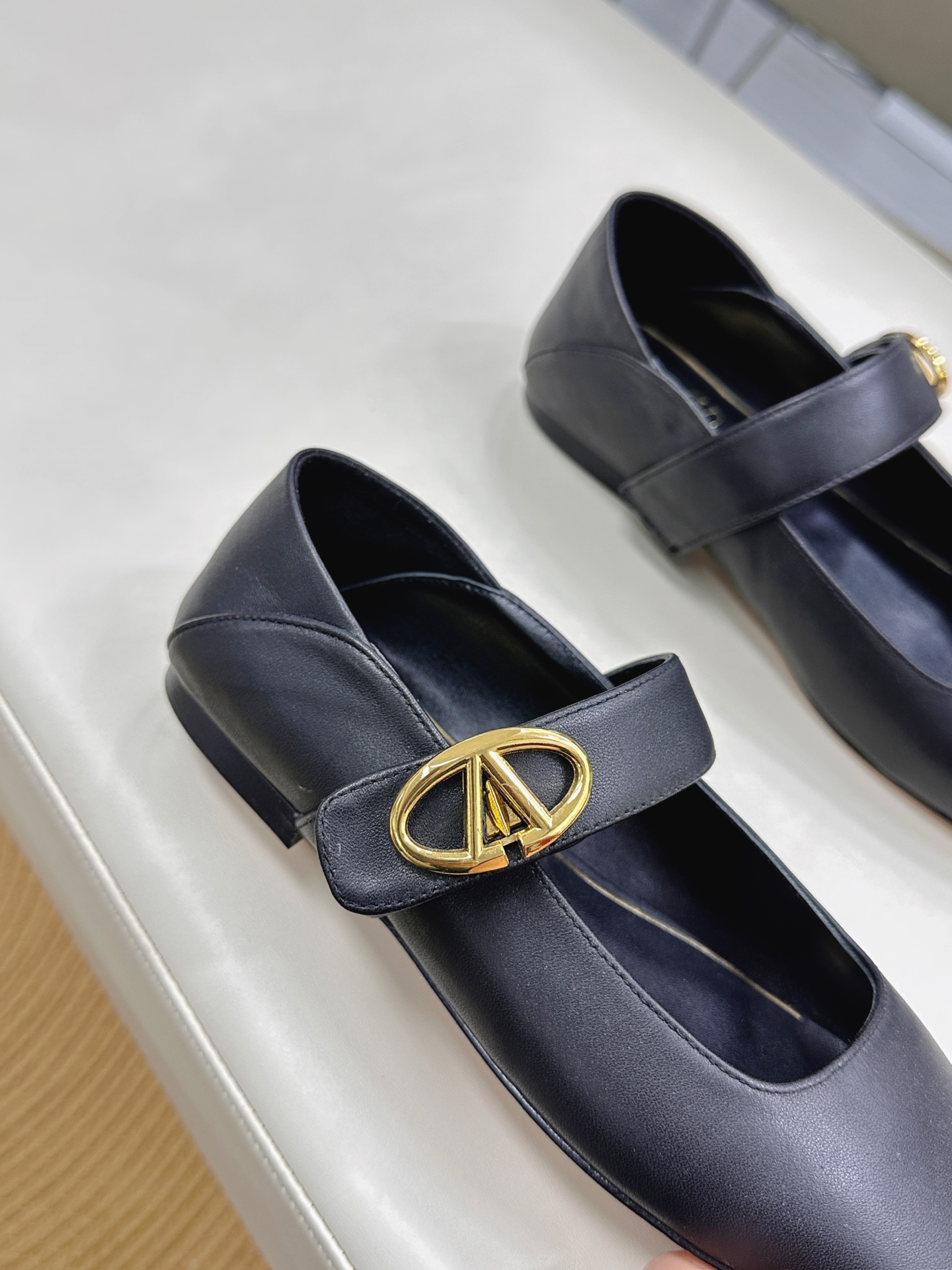 Valentino Garavani Ballet Shoes Collection Featuring Rockstud Design – Elegant and Stylish Integration - 图片 6