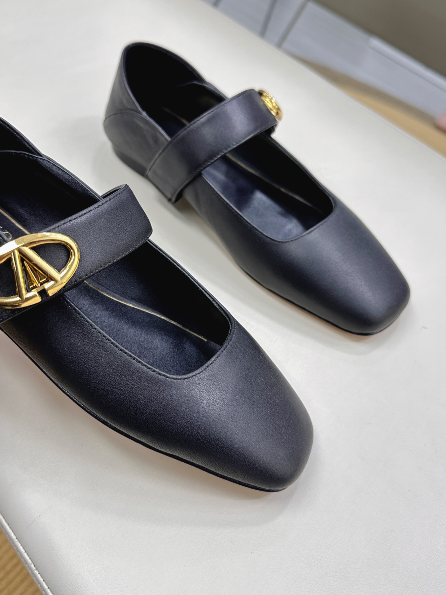 Valentino Garavani Ballet Shoes Collection Featuring Rockstud Design – Elegant and Stylish Integration - 图片 7