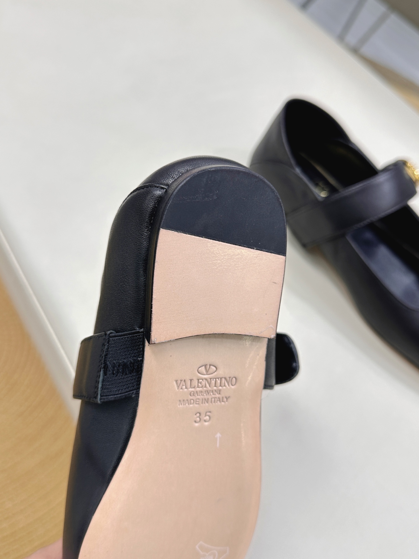 Valentino Garavani Ballet Shoes Collection Featuring Rockstud Design – Elegant and Stylish Integration - 图片 9