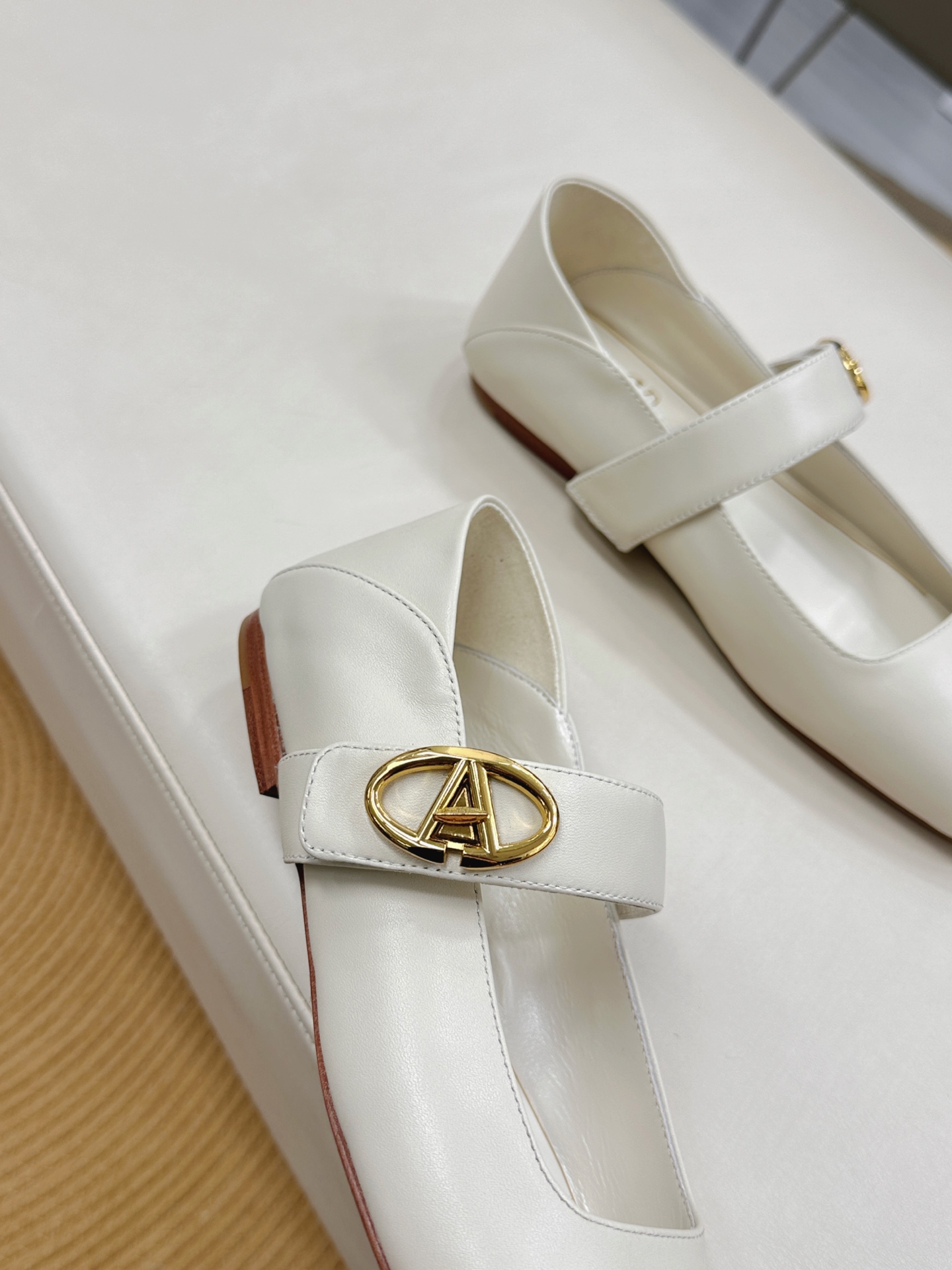 Valentino Garavani Ballet Shoes Collection – Classic Rockstuds Meet Balletcore Trend - 图片 8