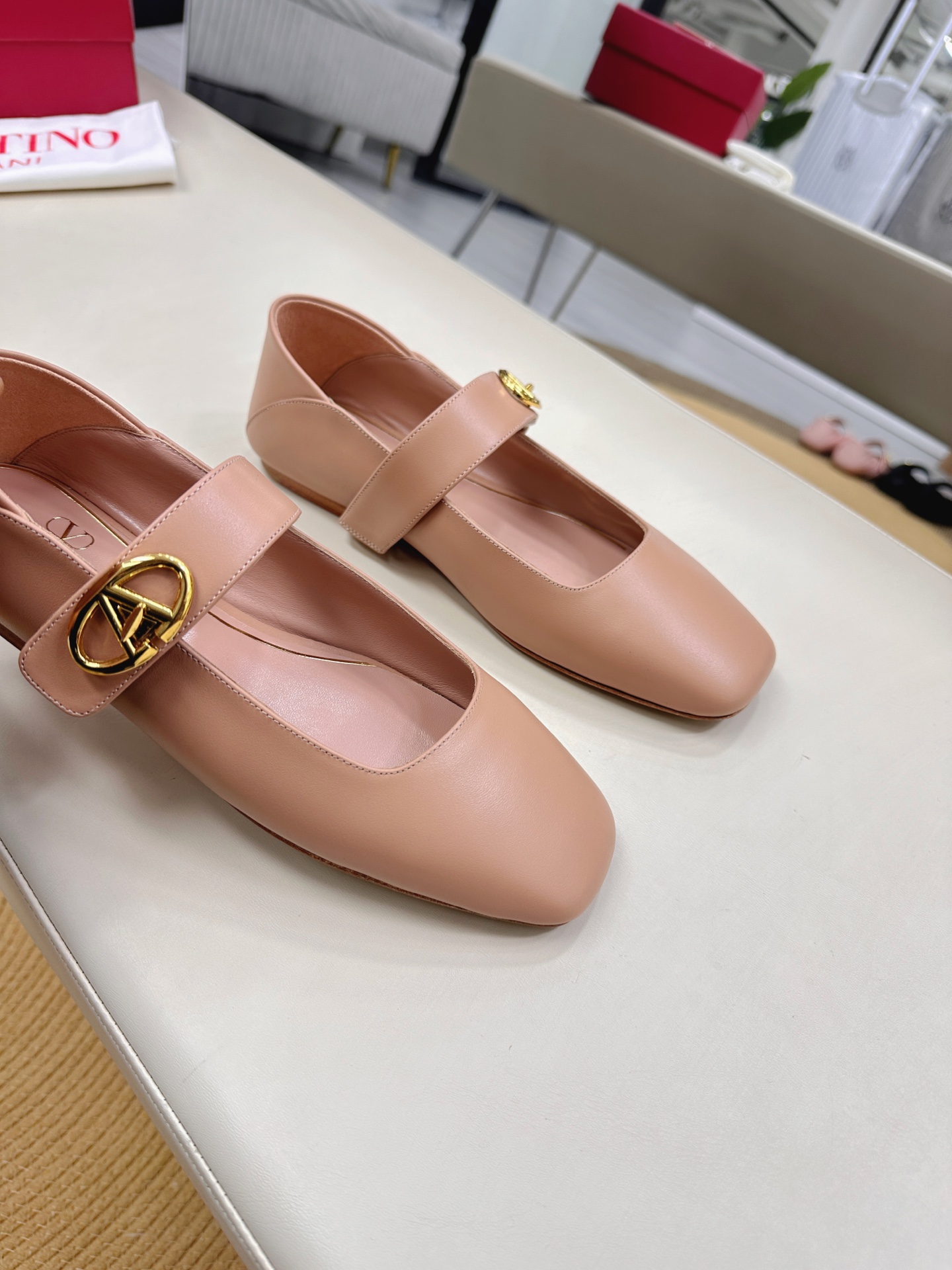 Valentino Garavani Ballet Shoes Collection Featuring Rockstud Design - 图片 7