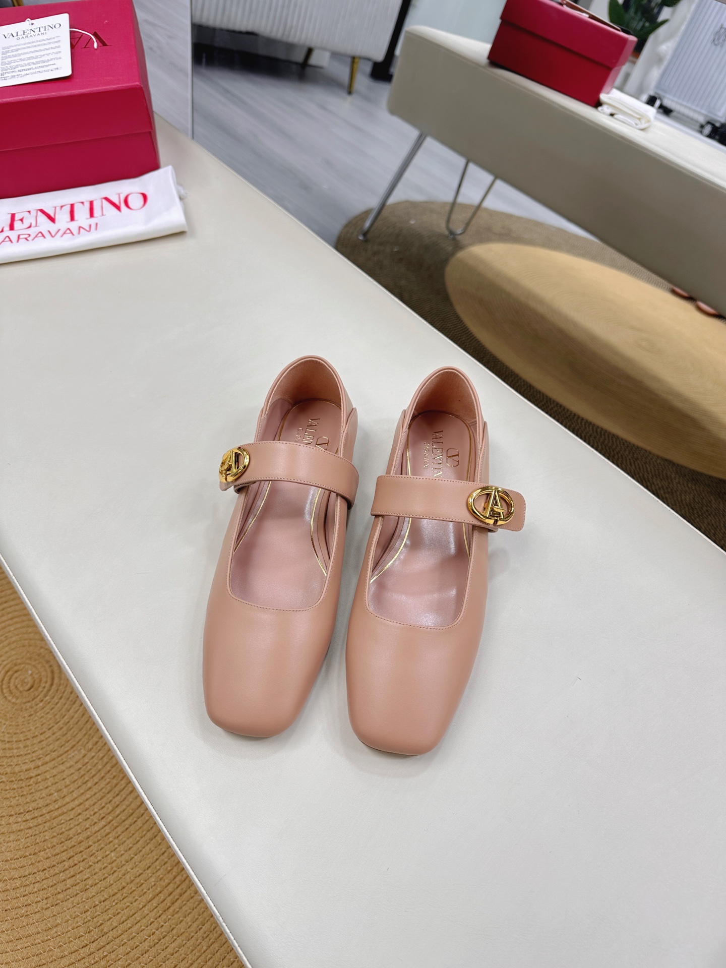 Valentino Garavani Ballet Shoes Collection Featuring Rockstud Design - 图片 2