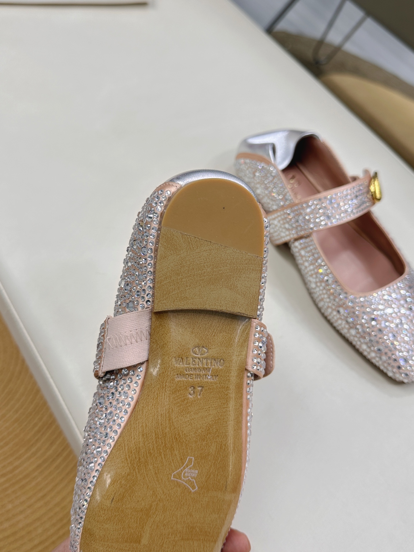 Valentino Garavani Ballet Shoes Collection: Rockstud Design, Elegant and Stylish, Worn by Florence Pugh - 图片 9