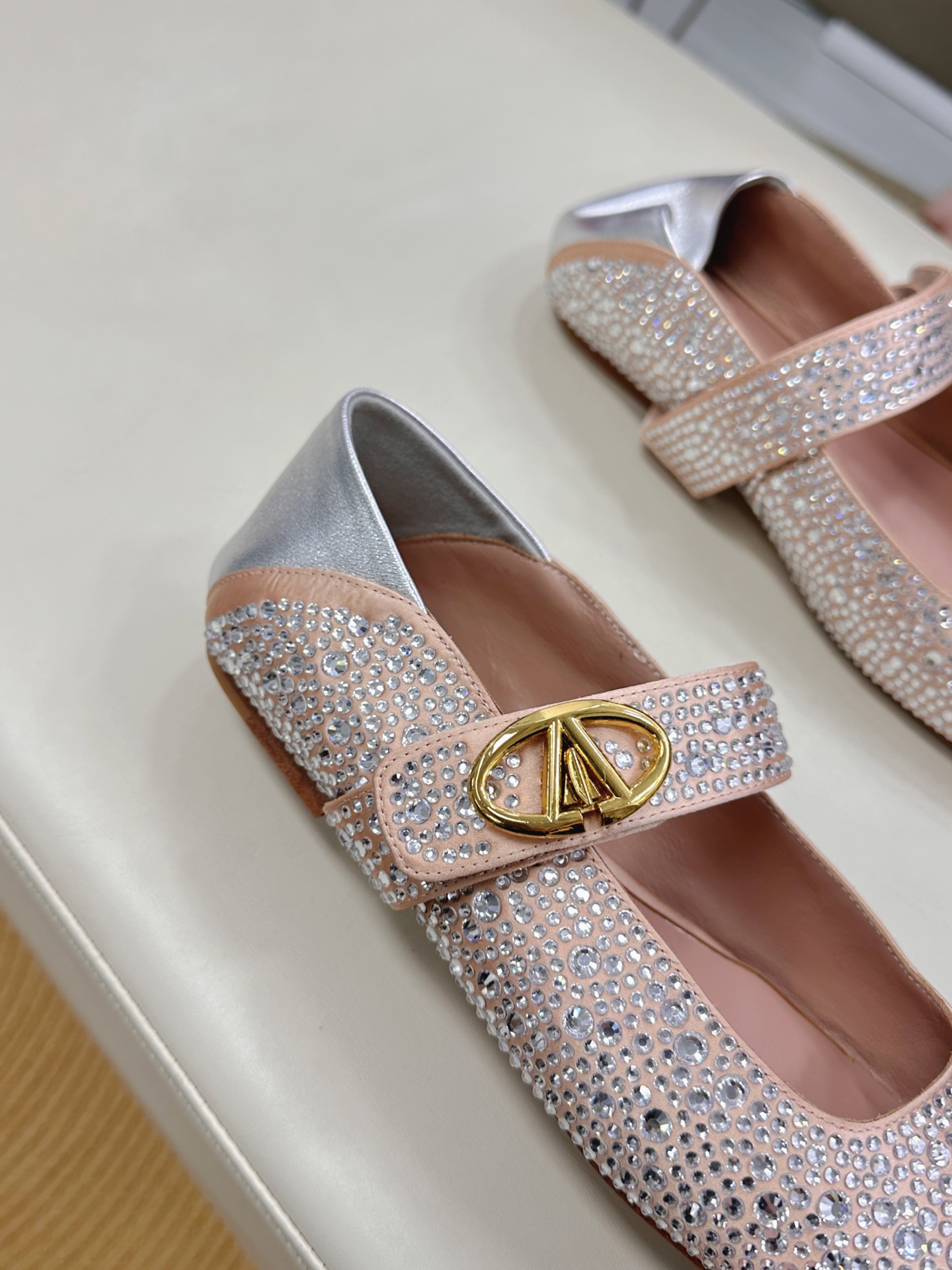 Valentino Garavani Ballet Shoes Collection: Rockstud Design, Elegant and Stylish, Worn by Florence Pugh - 图片 7