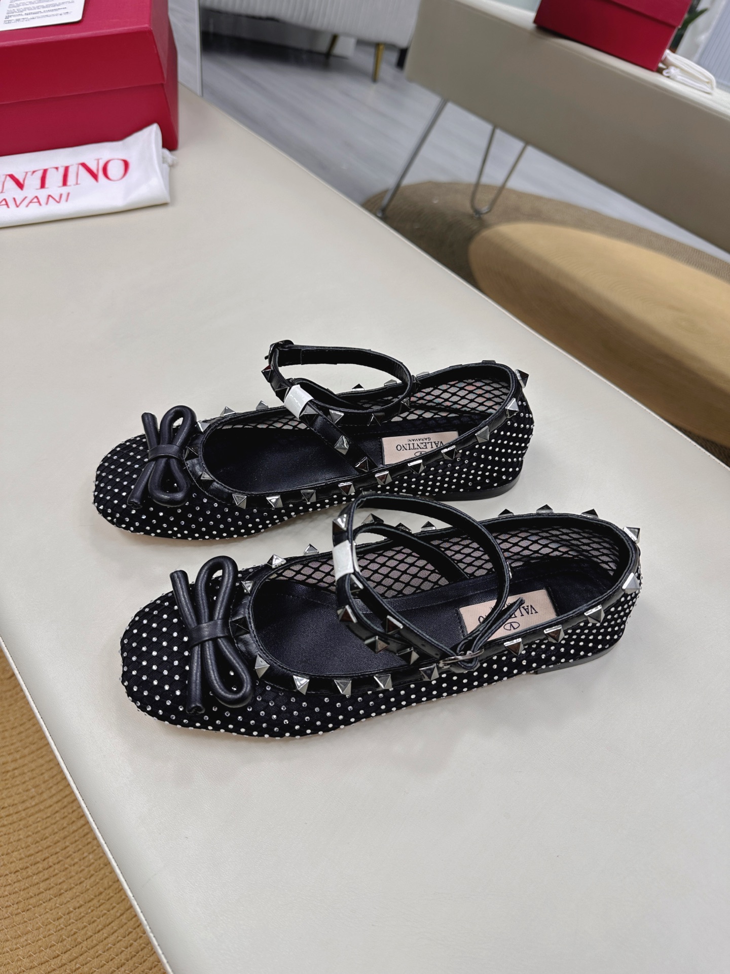 Valentino Ballet Shoes: Classic Rockstud Elements in Elegant Designs, New Collection. - 图片 3