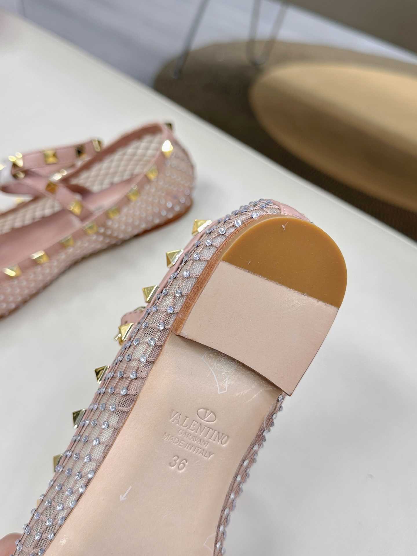 Valentino Garavani Ballet Shoes: Classic Rockstud Elements in Elegant Design - 图片 9