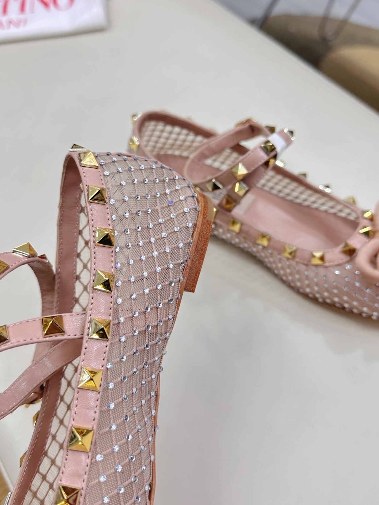 Valentino Garavani Ballet Shoes: Classic Rockstud Elements in Elegant Design - 图片 7