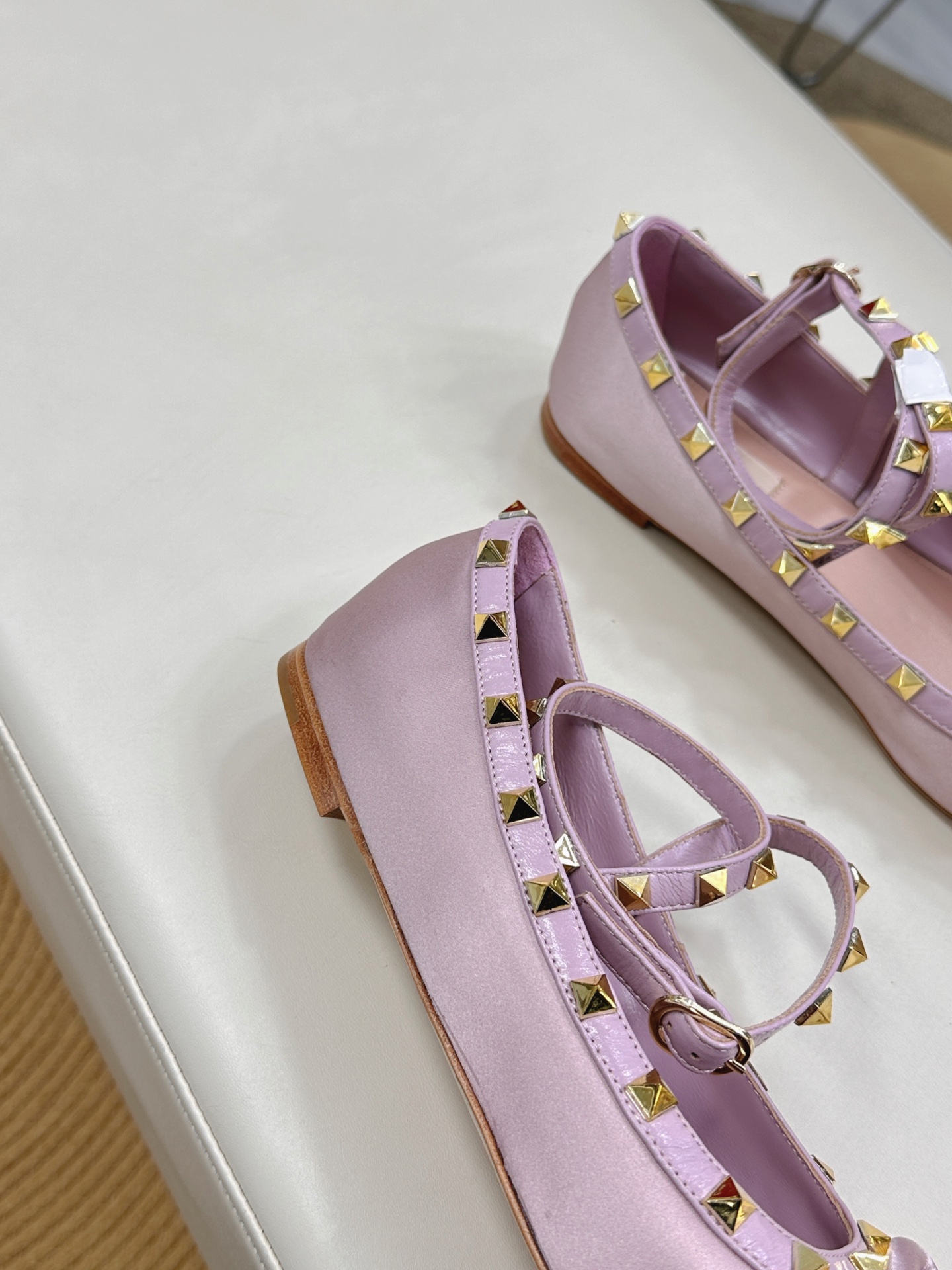 Valentino Garavani Ballet Shoes: Classic Rockstud Elements in New Collection - 图片 8