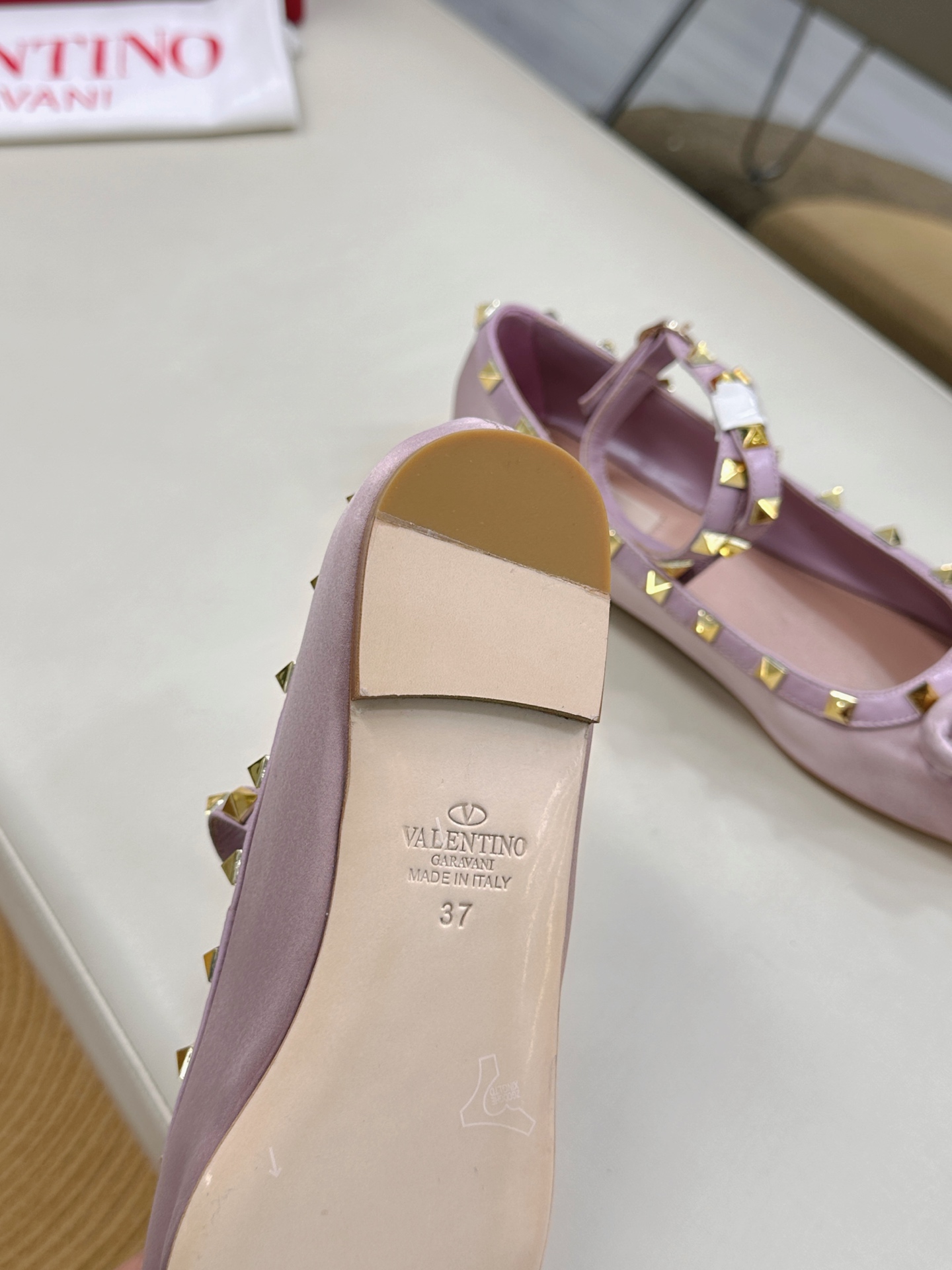 Valentino Garavani Ballet Shoes: Classic Rockstud Elements in New Collection - 图片 9