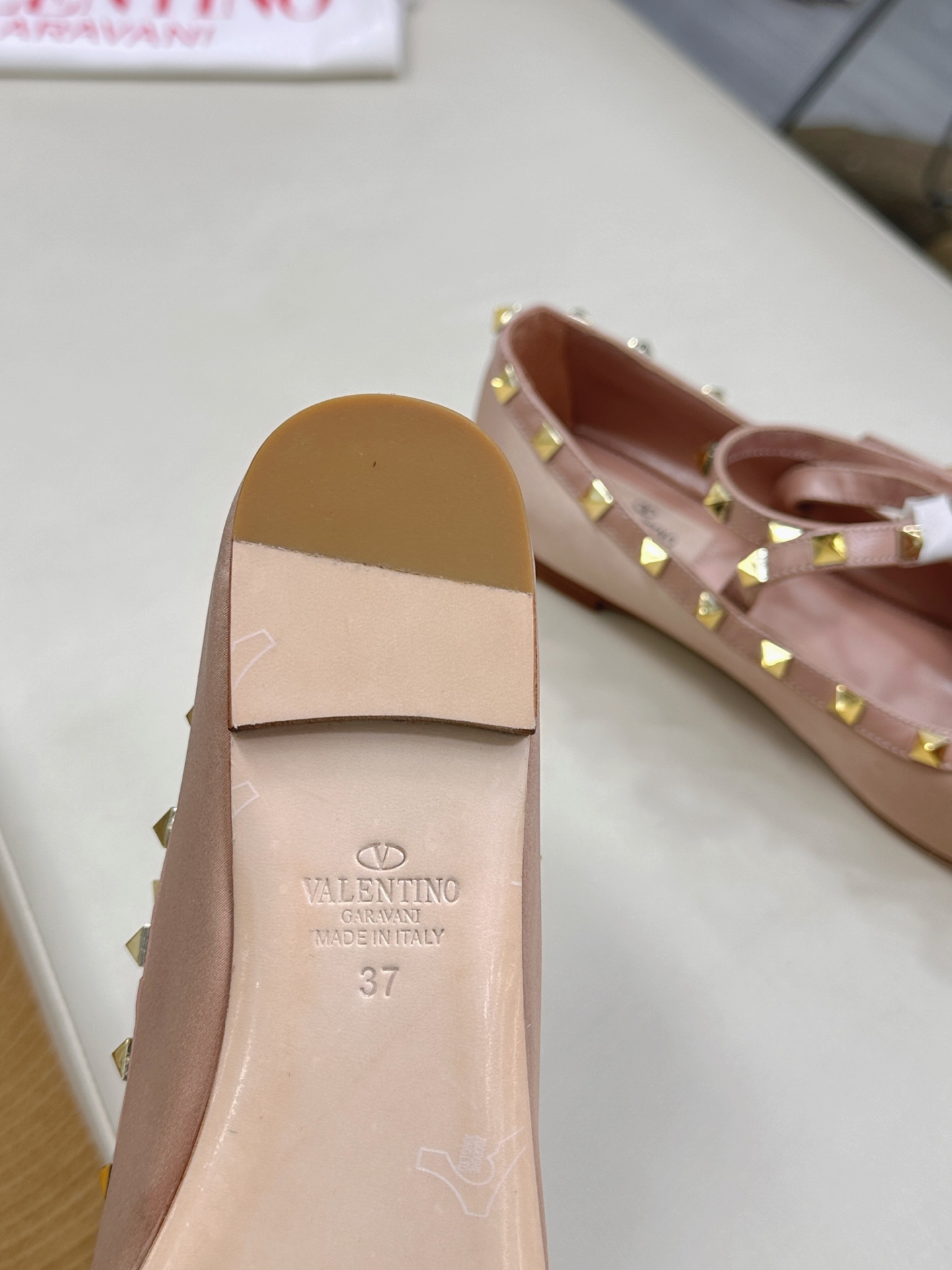 Valentino Garavani Ballet Shoes: Classic Rockstud Elements in New Collection - 图片 8