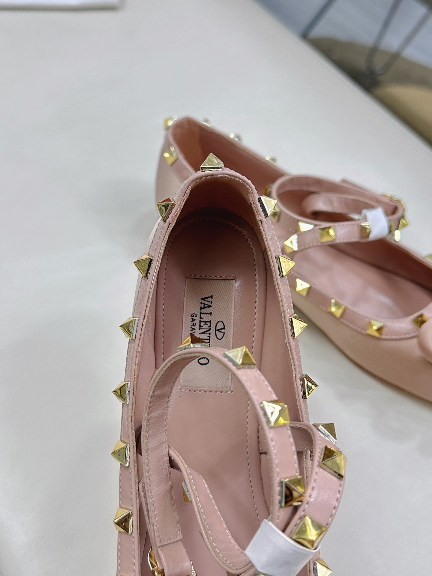 Valentino Garavani Ballet Shoes: Classic Rockstud Elements in New Collection - 图片 7
