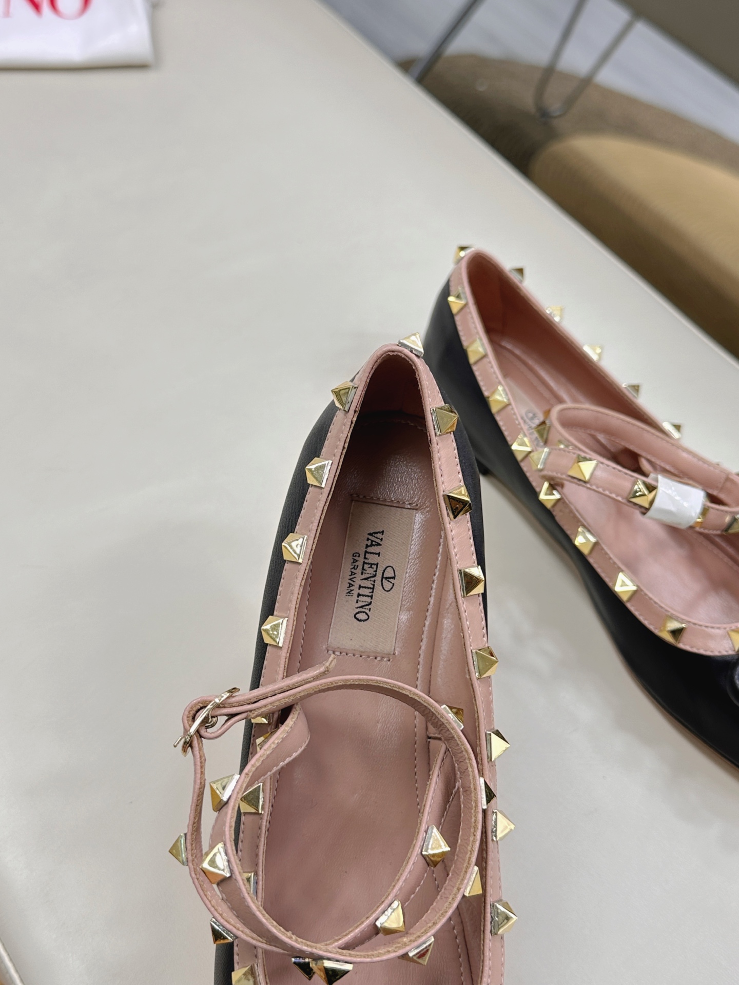 Valentino’s New Ballet Shoes Collection with Rockstud Elements – Elegant and Stylish Design - 图片 7