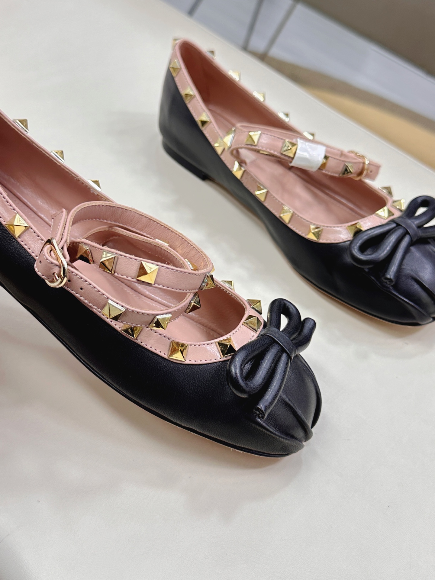 Valentino’s New Ballet Shoes Collection with Rockstud Elements – Elegant and Stylish Design - 图片 5
