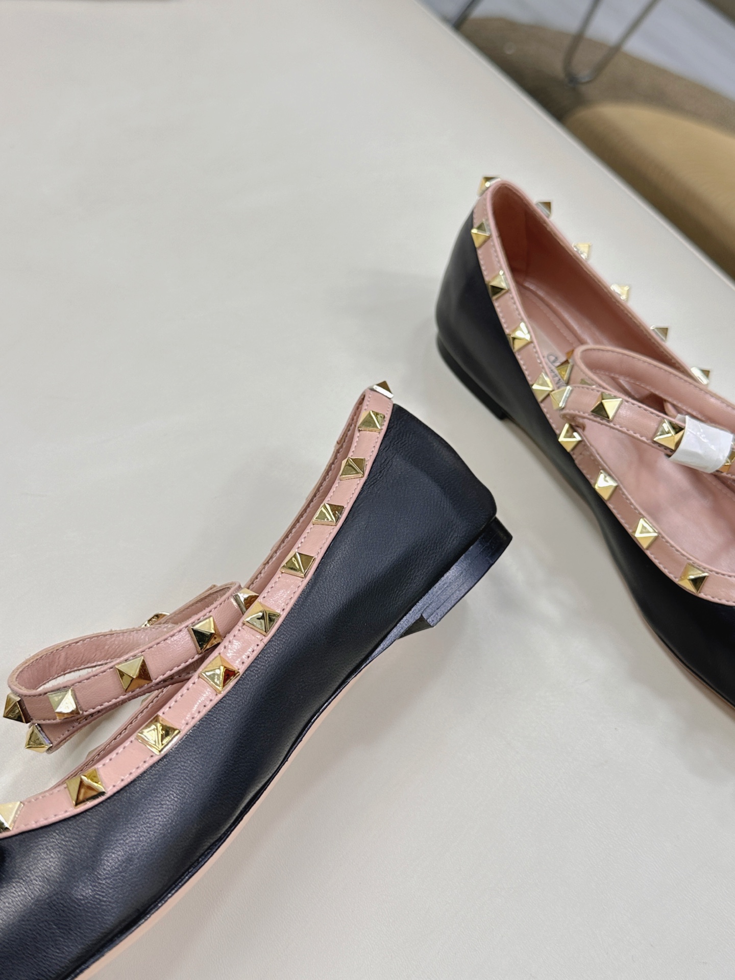 Valentino’s New Ballet Shoes Collection with Rockstud Elements – Elegant and Stylish Design - 图片 8