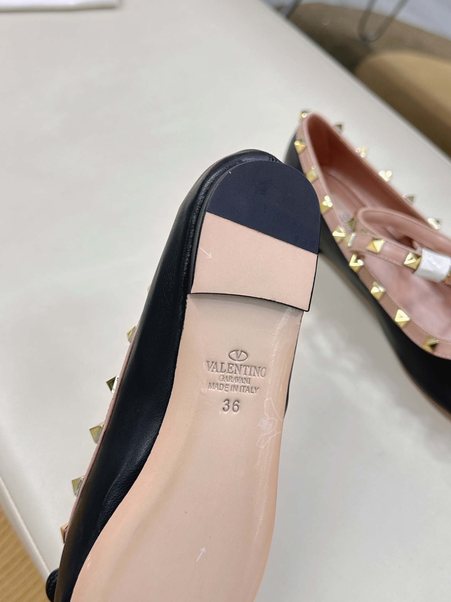 Valentino’s New Ballet Shoes Collection with Rockstud Elements – Elegant and Stylish Design - 图片 9