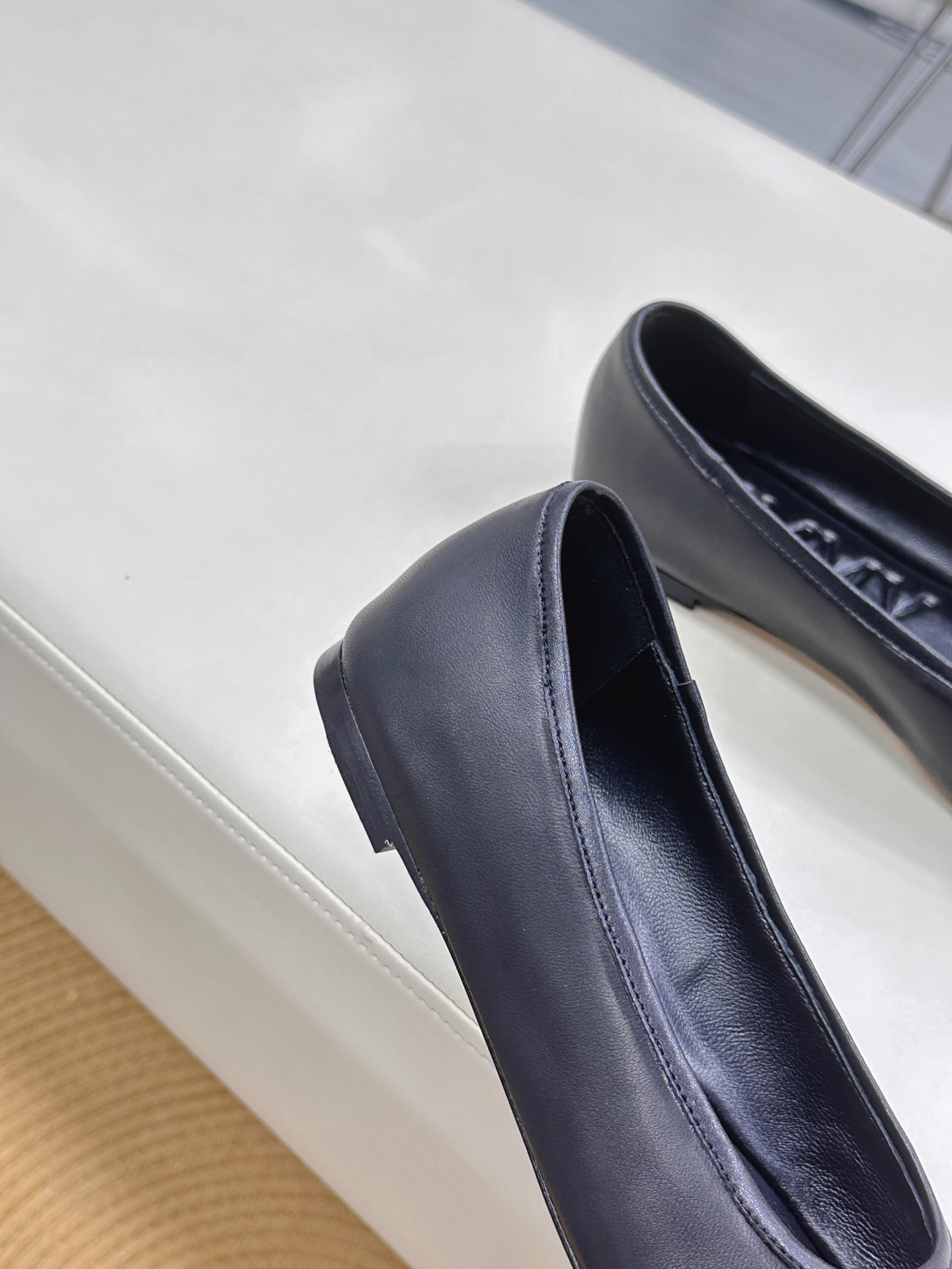 Jimmy Choo ELME FLAT Shoes: Luxe Treasure in Three Colors with VIP Offer - 图片 7