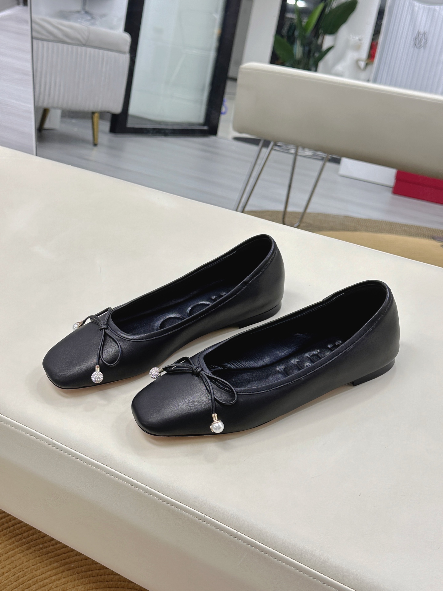 Jimmy Choo ELME FLAT Shoes: Luxe Treasure in Three Colors with VIP Offer - 图片 4