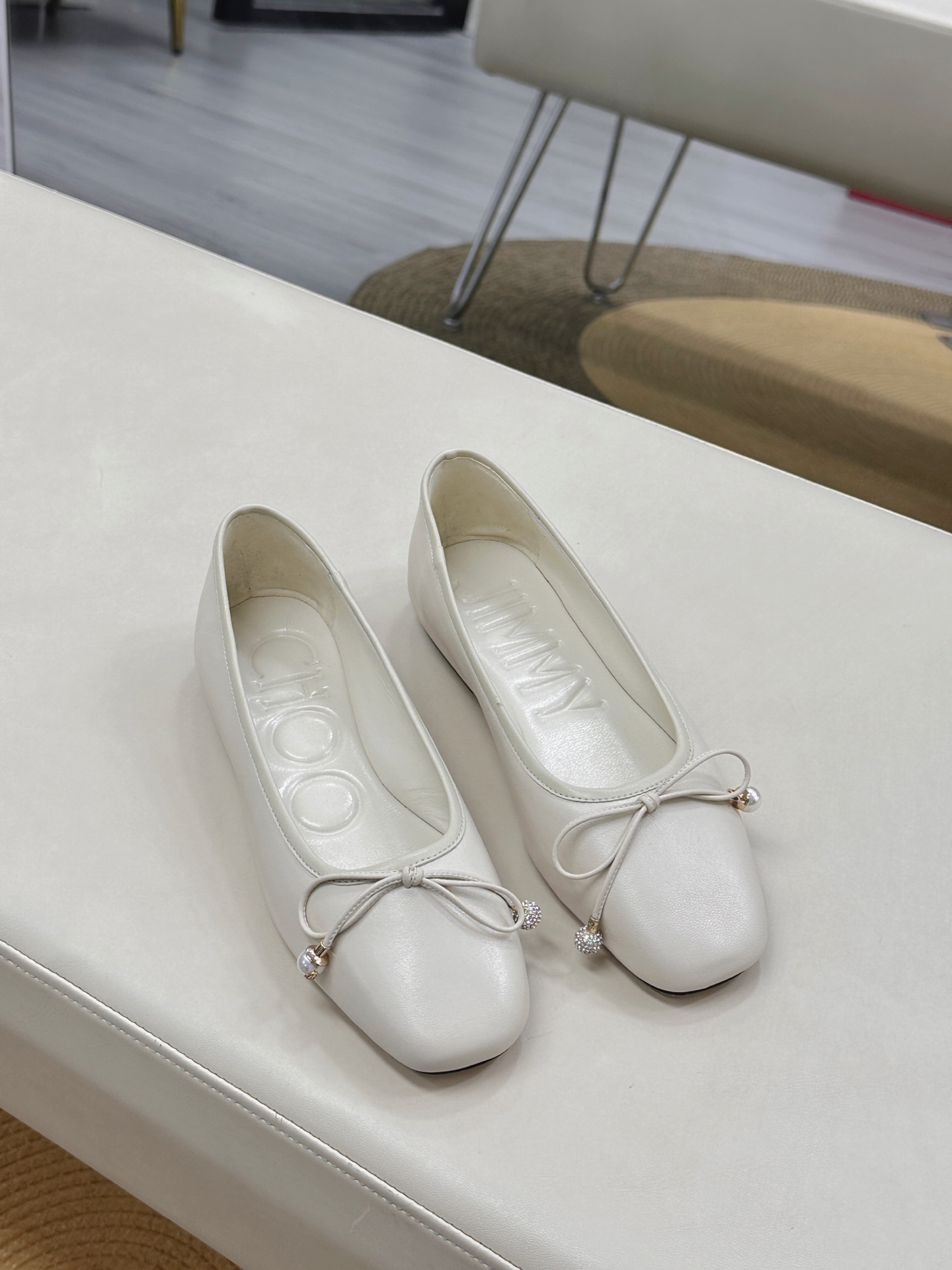 Jimmy Choo ELME FLAT Shoes: Luxury Treasure in Three Colors, Perfect for VIPs - 图片 2