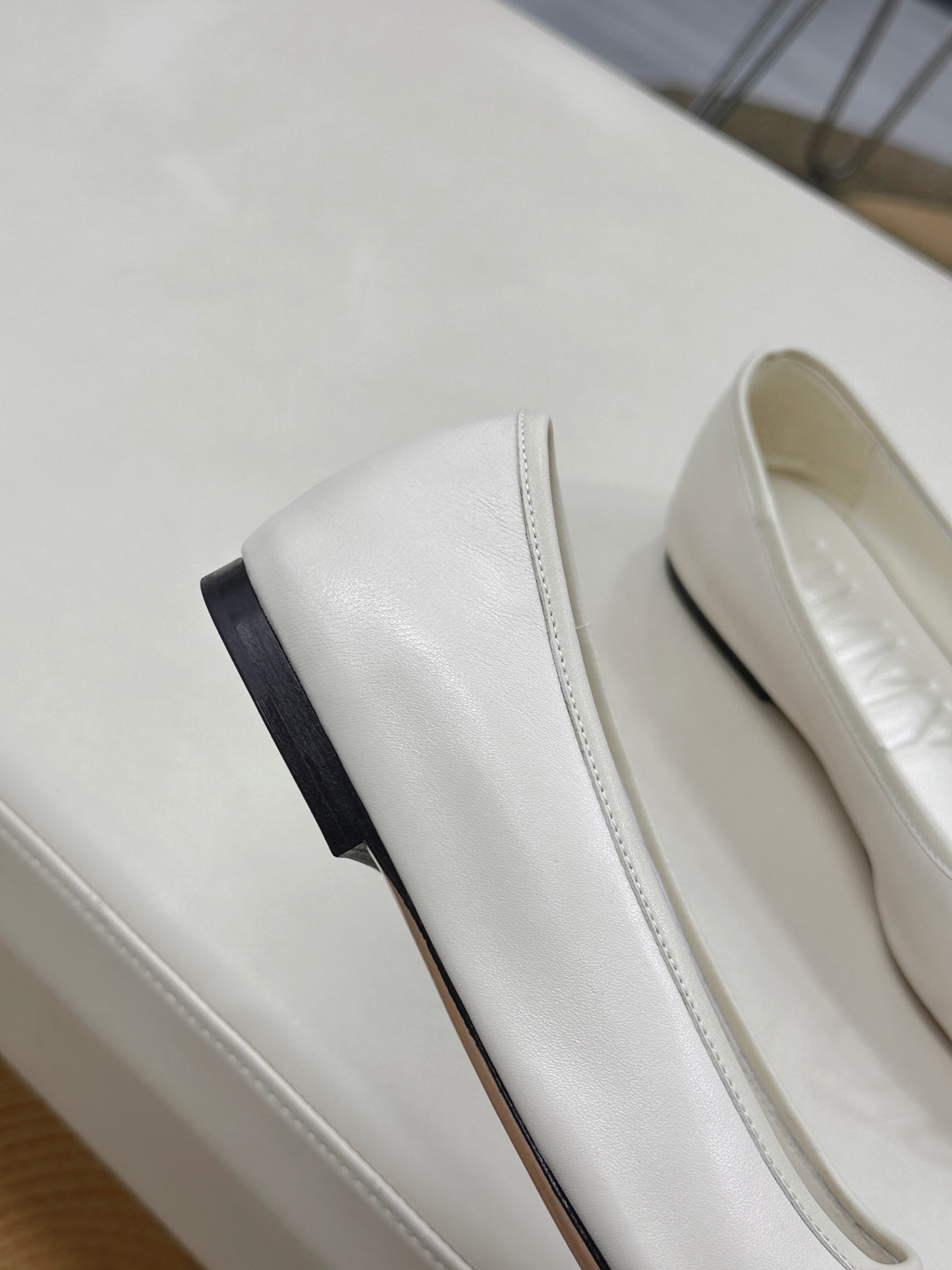 Jimmy Choo ELME FLAT Shoes: Luxury Treasure in Three Colors, Perfect for VIPs - 图片 7